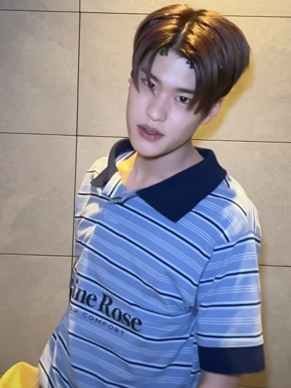 Martine Rose Stretched Polo Blue Stripe 착용 스타일 - 5