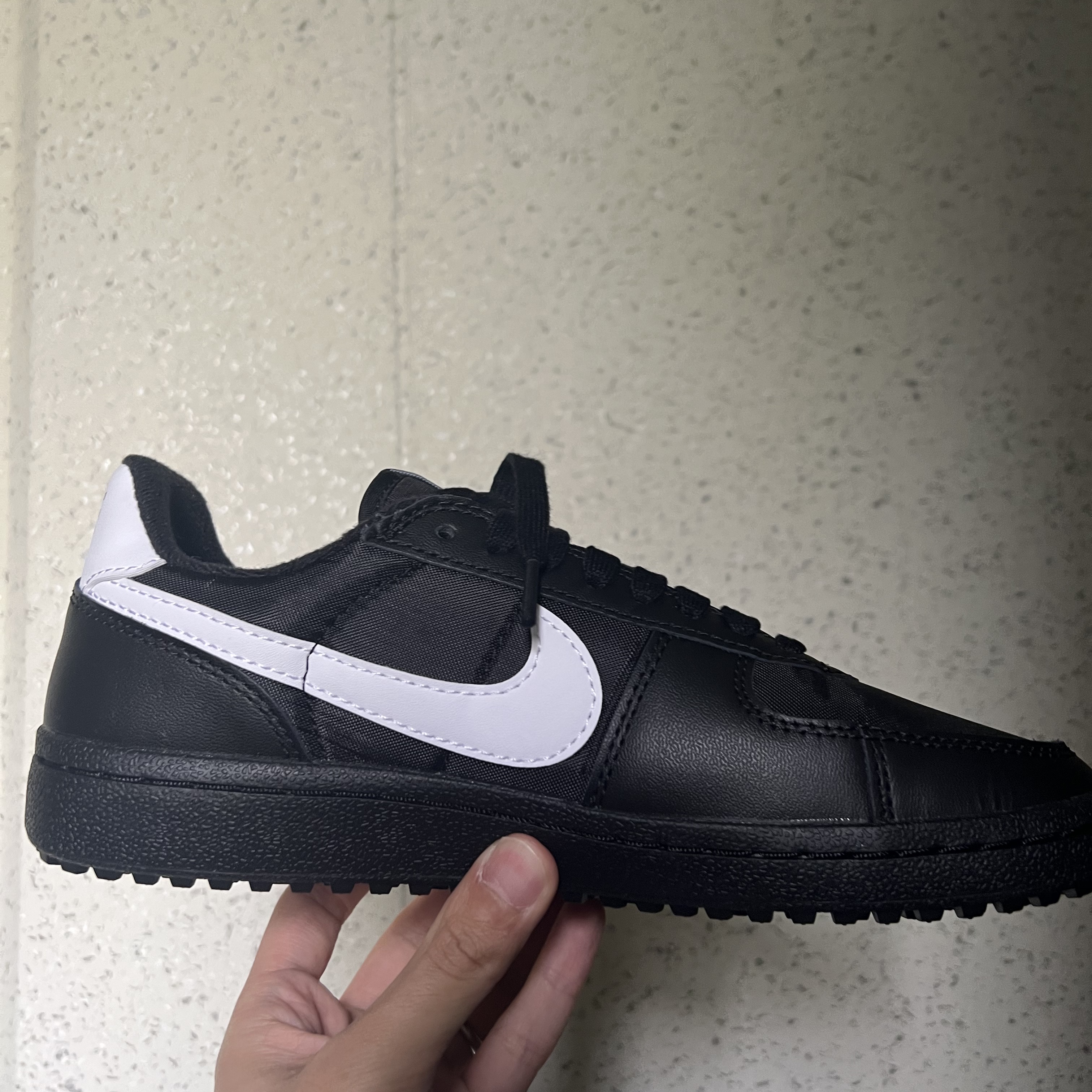 Nike Field General 82 SP Black and White 착용 스타일 - 1