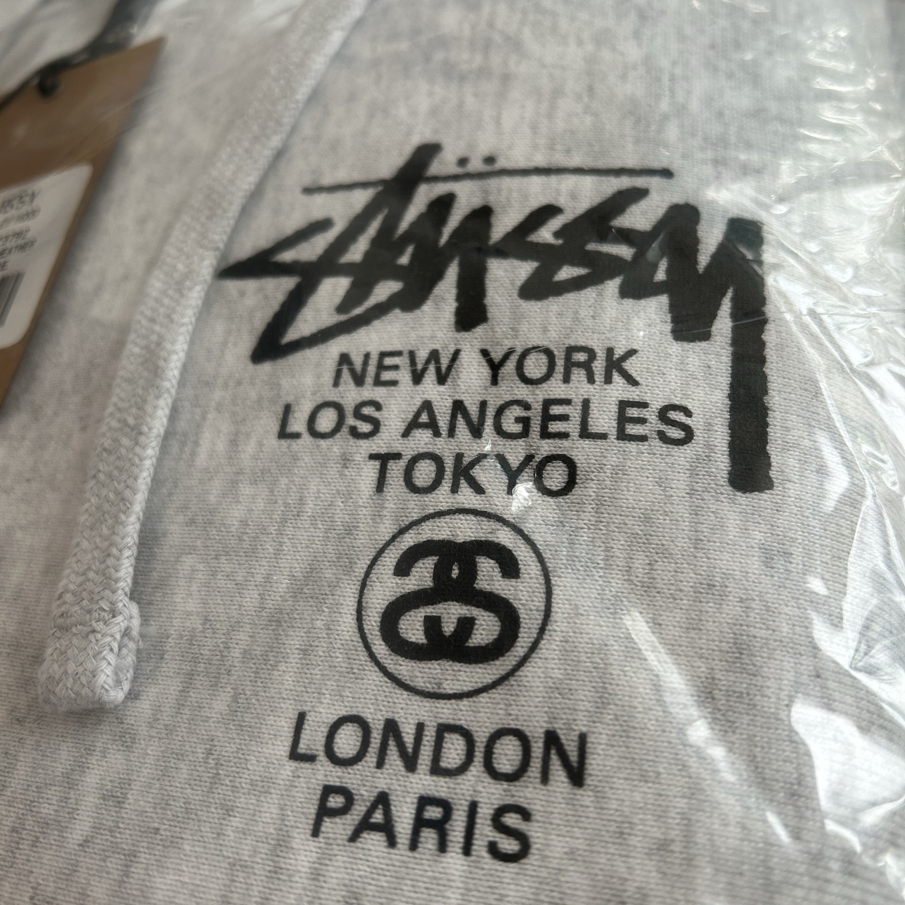 Stussy World Tour Zip Hoodie Ash Heather 2023 착용 스타일