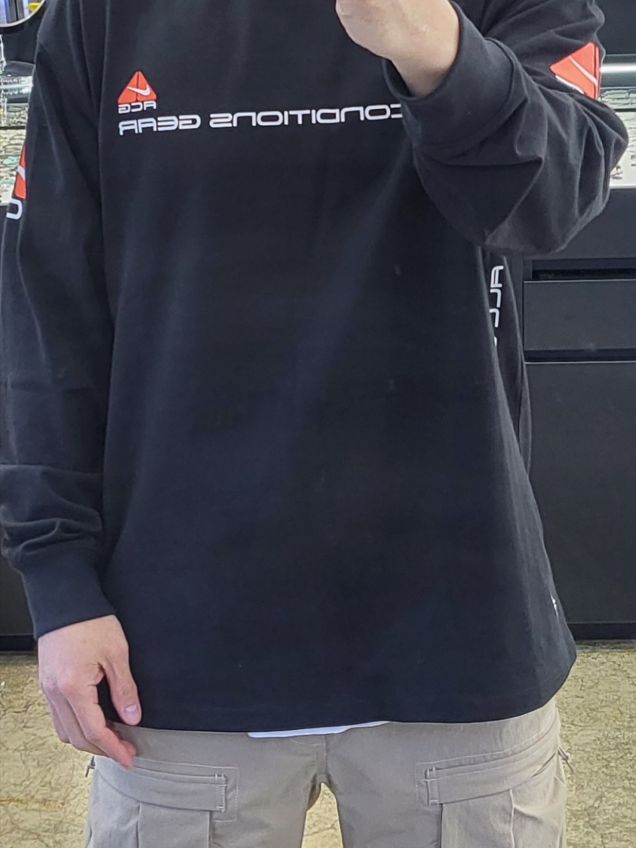 Nike NRG ACG SSNL Lungs Long Sleeve T-Shirt Black - US/EU, Nike ACG Smith Summit Cargo Pants Khaki Iron Ore - US/EU 착용 스타일