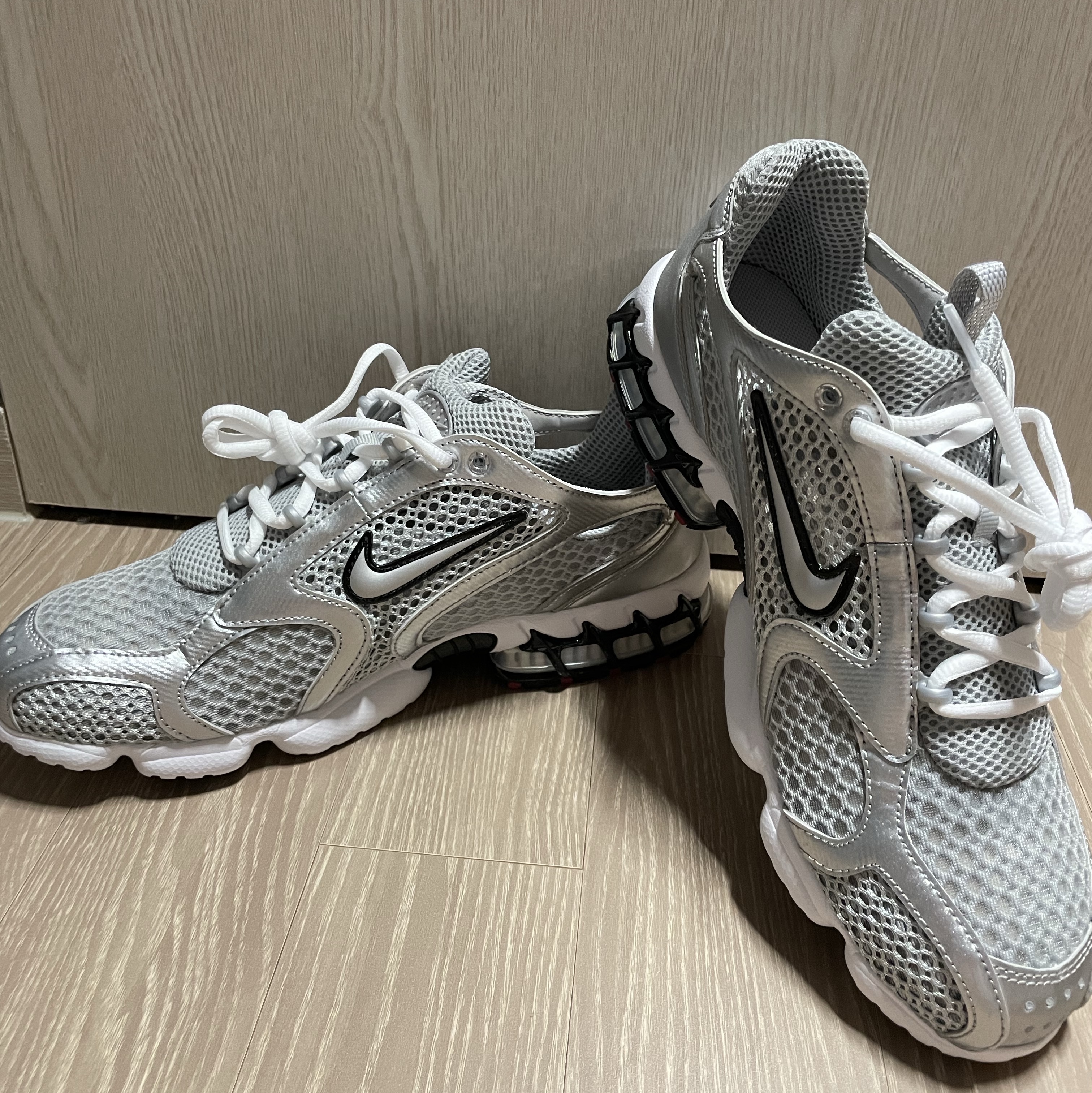 Nike Air Zoom Spiridon Cage 2 Metallic Silver 착용 스타일 - 2