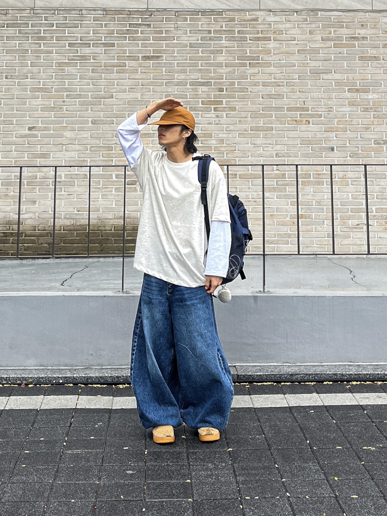 Nike Air Force 1 '07 WB Flax, Carhartt WIP Kickflip Backpack Blue 착용 스타일 - 1