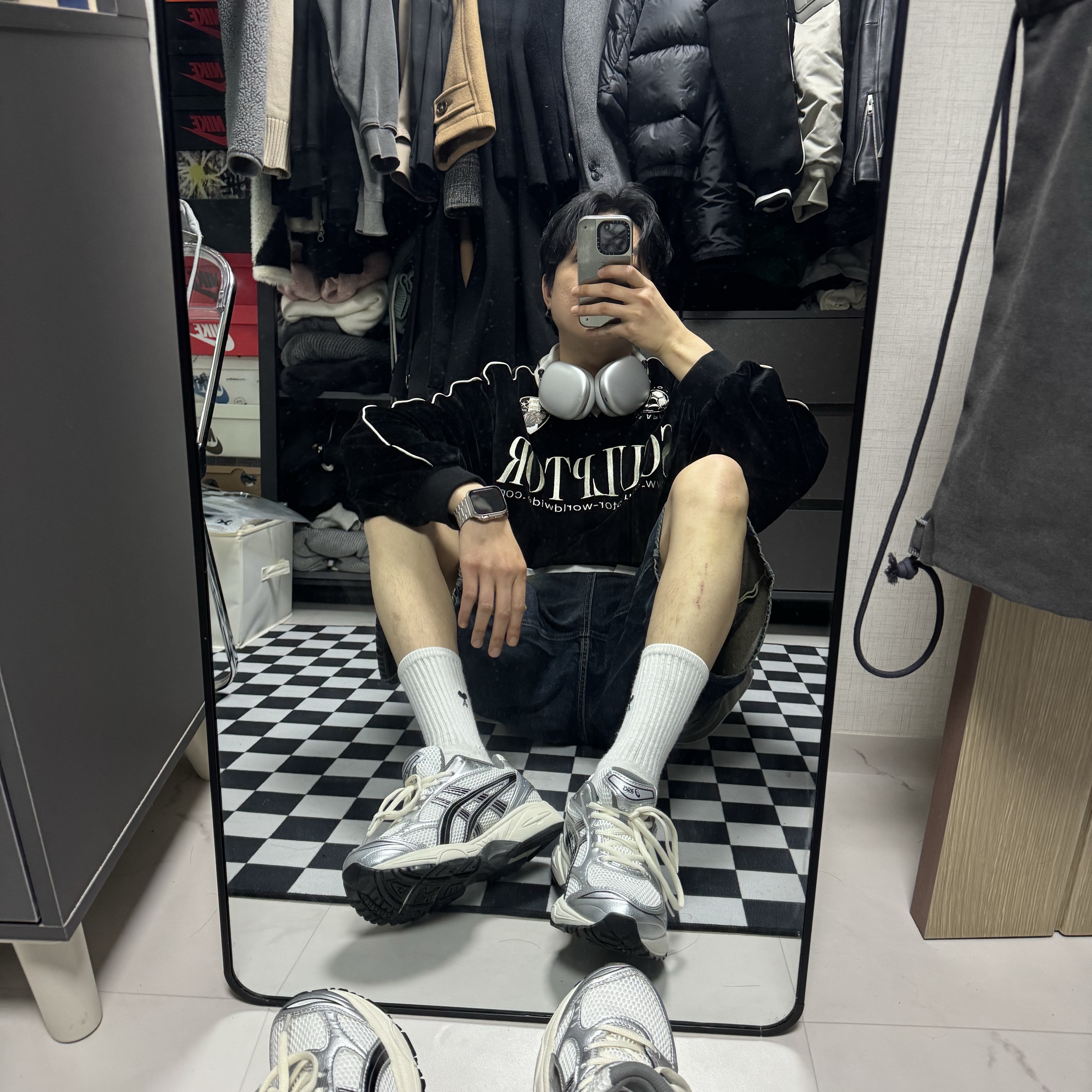 Asics x JJJJound Gel-Kayano 14 Silver Black, (W) Sculptor Velour Soccer Jersey Black 착용 스타일
