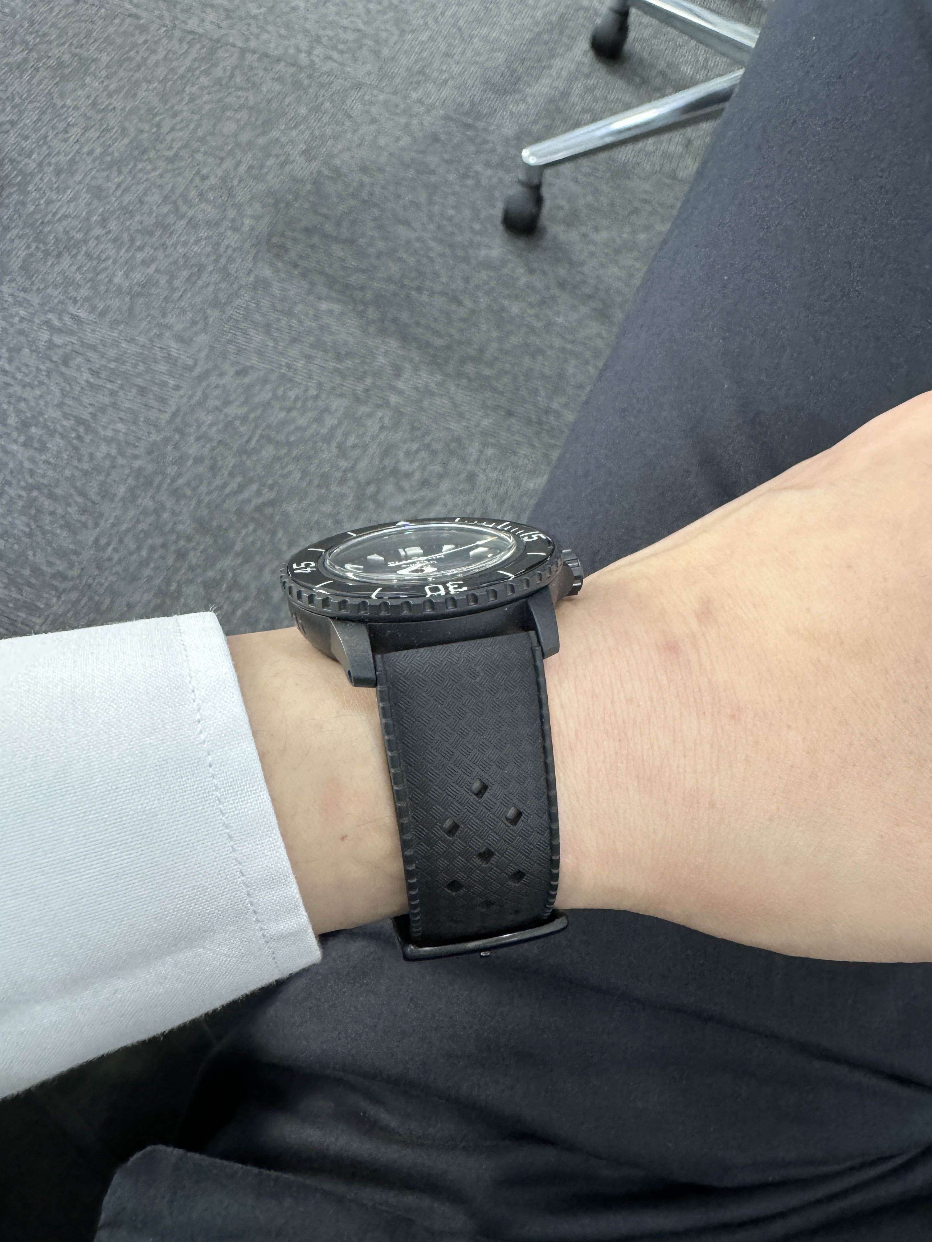 Swatch x Blancpain Bioceramic Ocean of Storms 착용 스타일 - 2