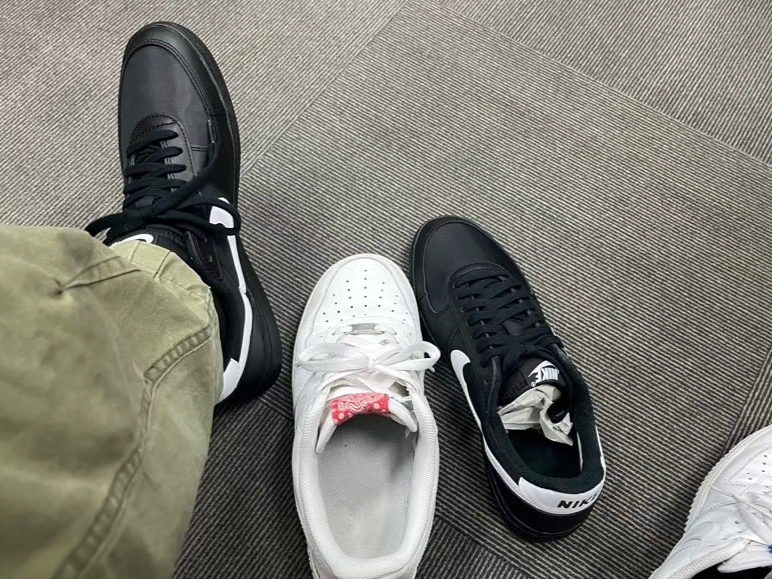 Nike Field General 82 SP Black and White, Nike Air Force 1 '07 Low White 착용 스타일 - 1