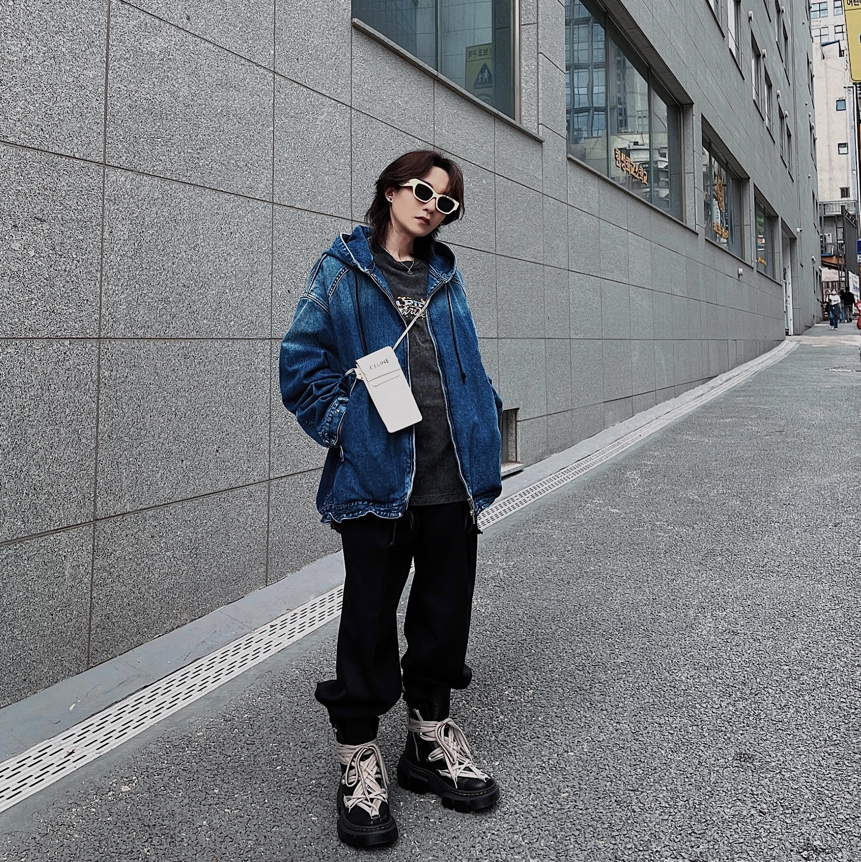Dr. Martens x Rick Owens 1460 DMXL Megalace Black, Juun.J Denim Wide Hooded Zip-Up Blue 착용 스타일