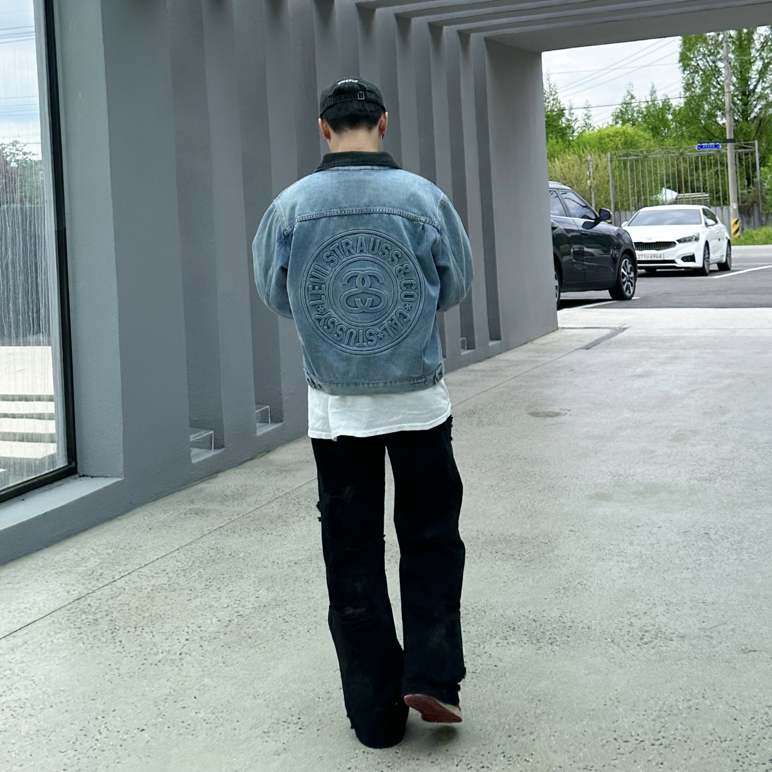Jordan 1 Retro High OG Chicago 2022, Stussy x Levi's Embossed Trucker Jacket Indigo 착용 스타일 - 2