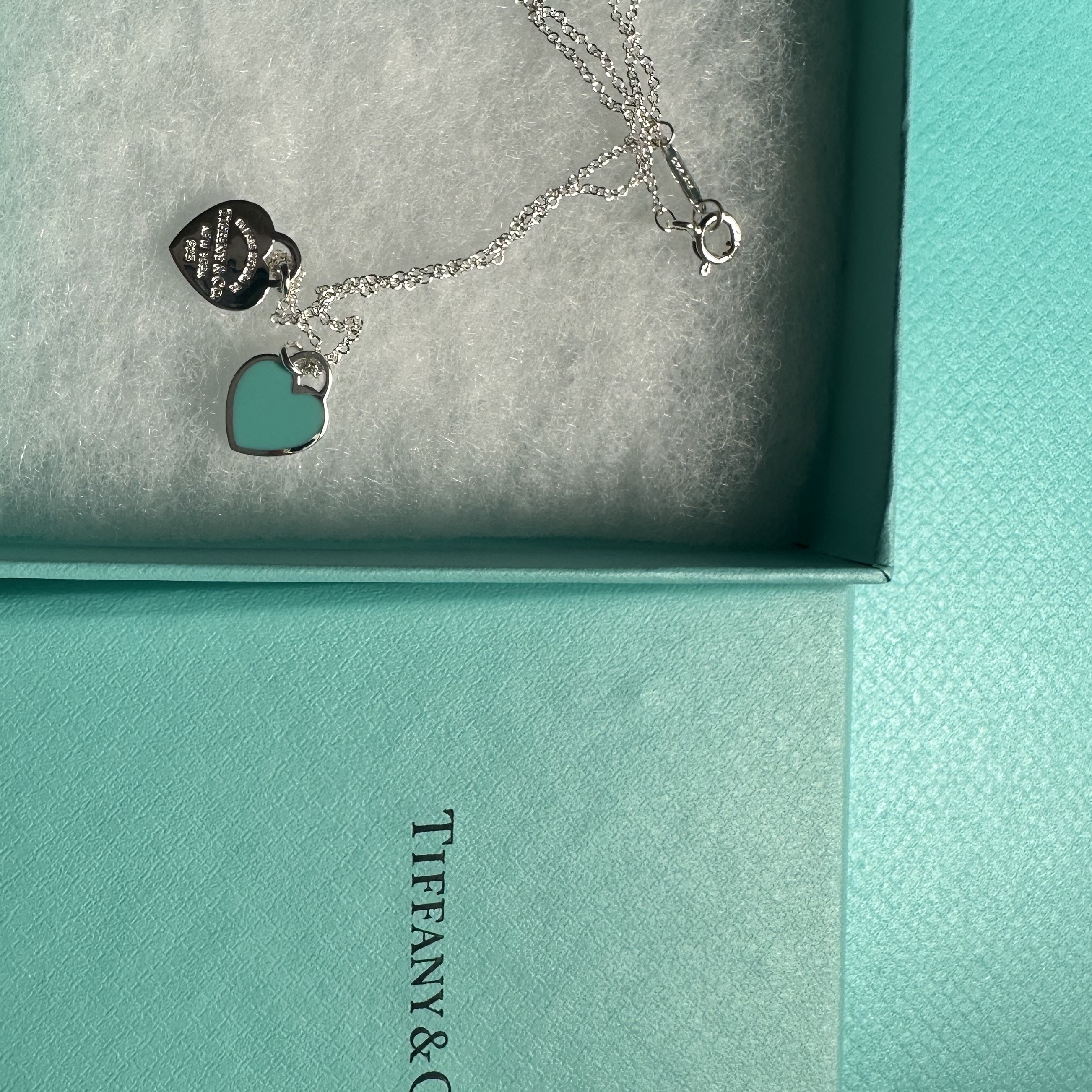 Tiffany & Co. Return To Tiffany Blue Double Heart Tag Pendant Mini Silver 착용 스타일 - 2