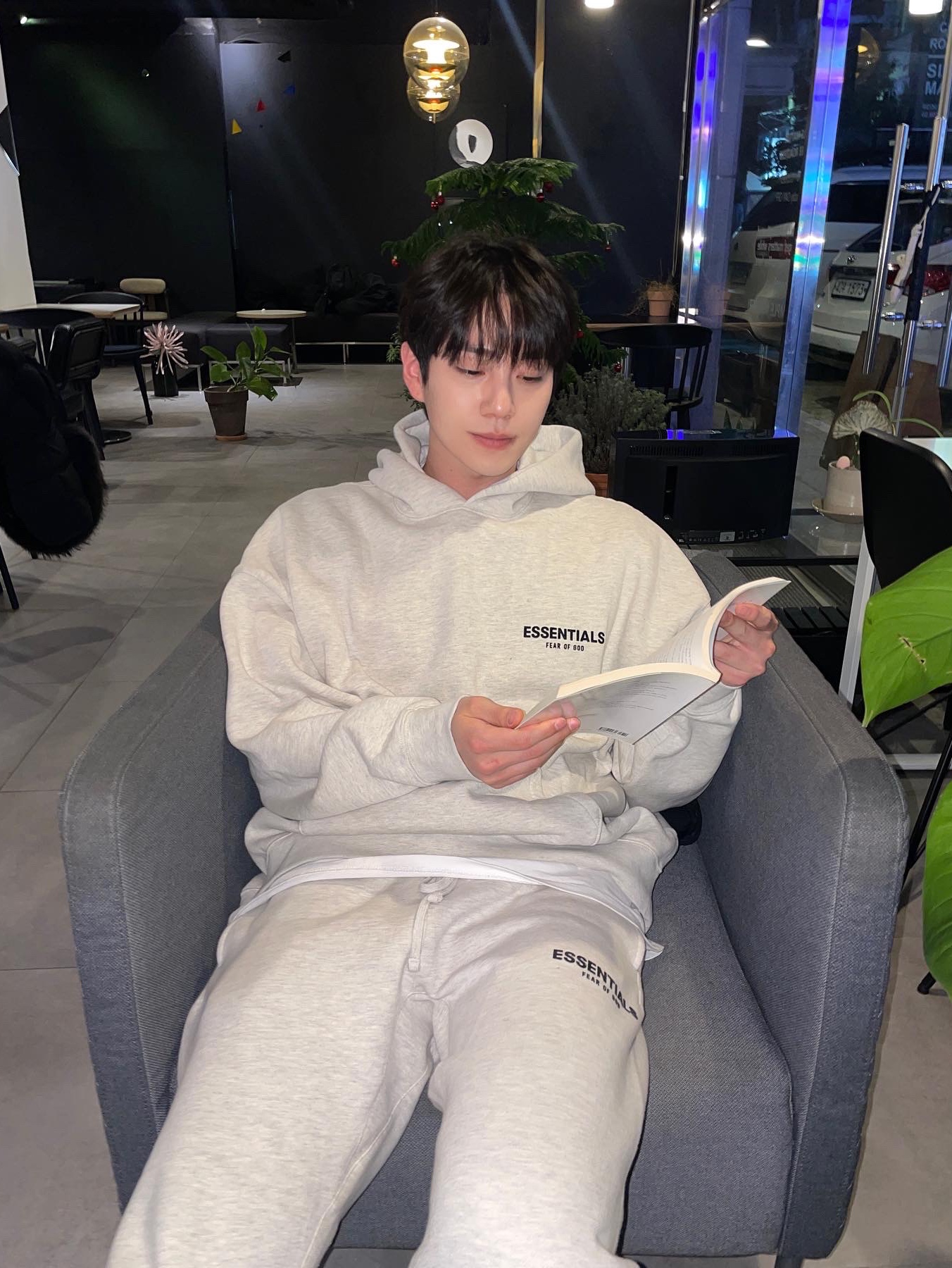 Essentials The Core Collection Relaxed Sweatpants Light Oatmeal, Essentials The Core Collection Hoodie Light Oatmeal 착용 스타일