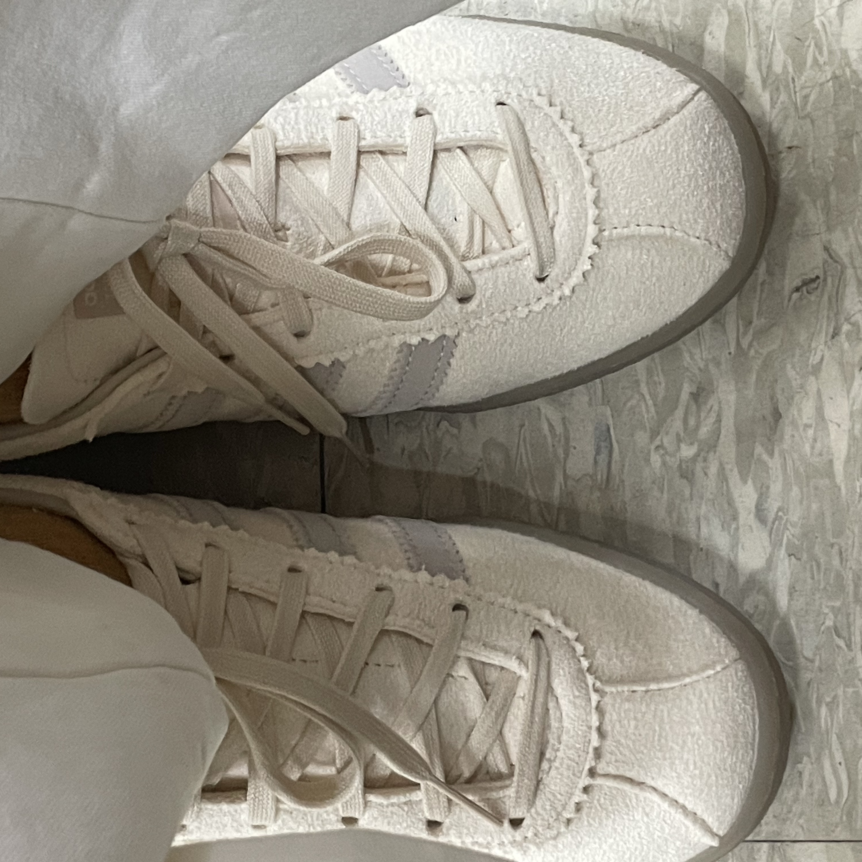 Adidas Tobacco Gruen Cream White Bliss 착용 스타일