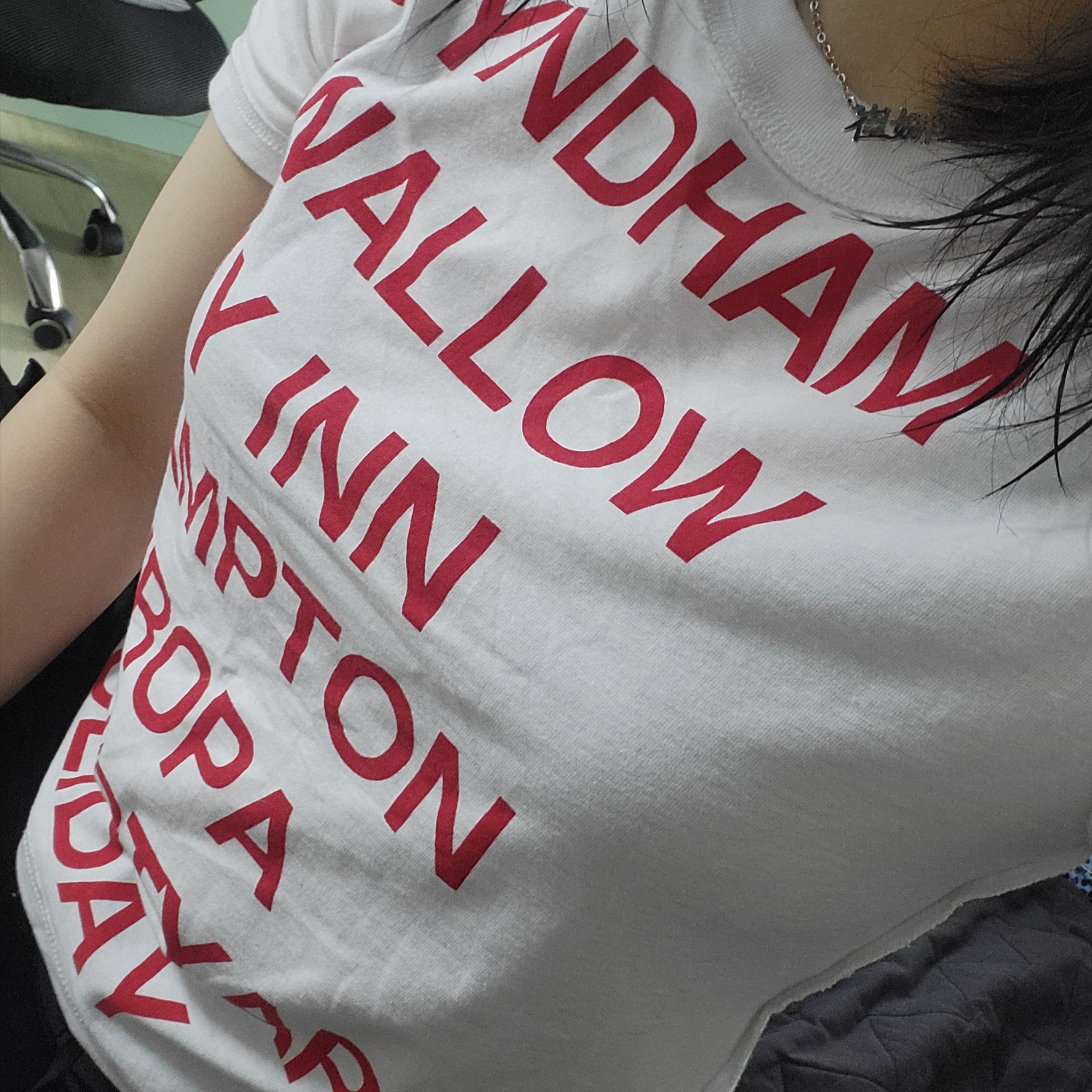 [KREAM 단독] Safarispot Women 1/2 Highway Inn T-Shirt White Red 착용 스타일