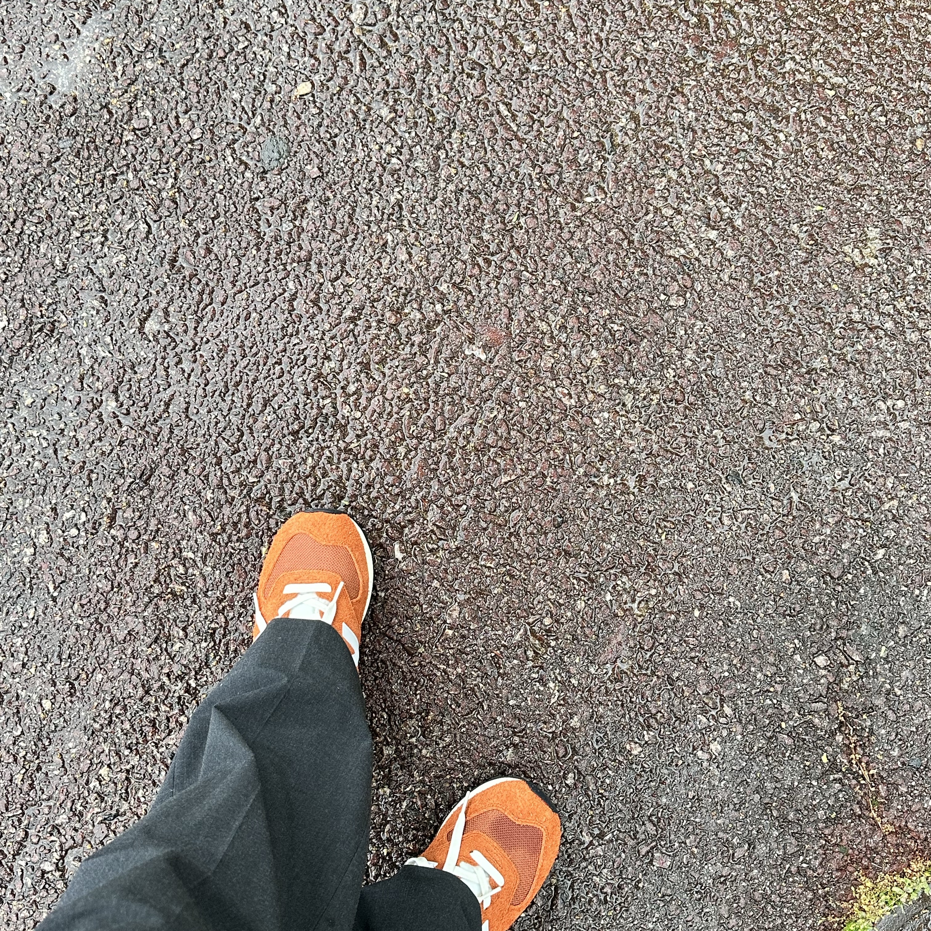 New Balance 574 Heritage Orange Burst White 착용 스타일