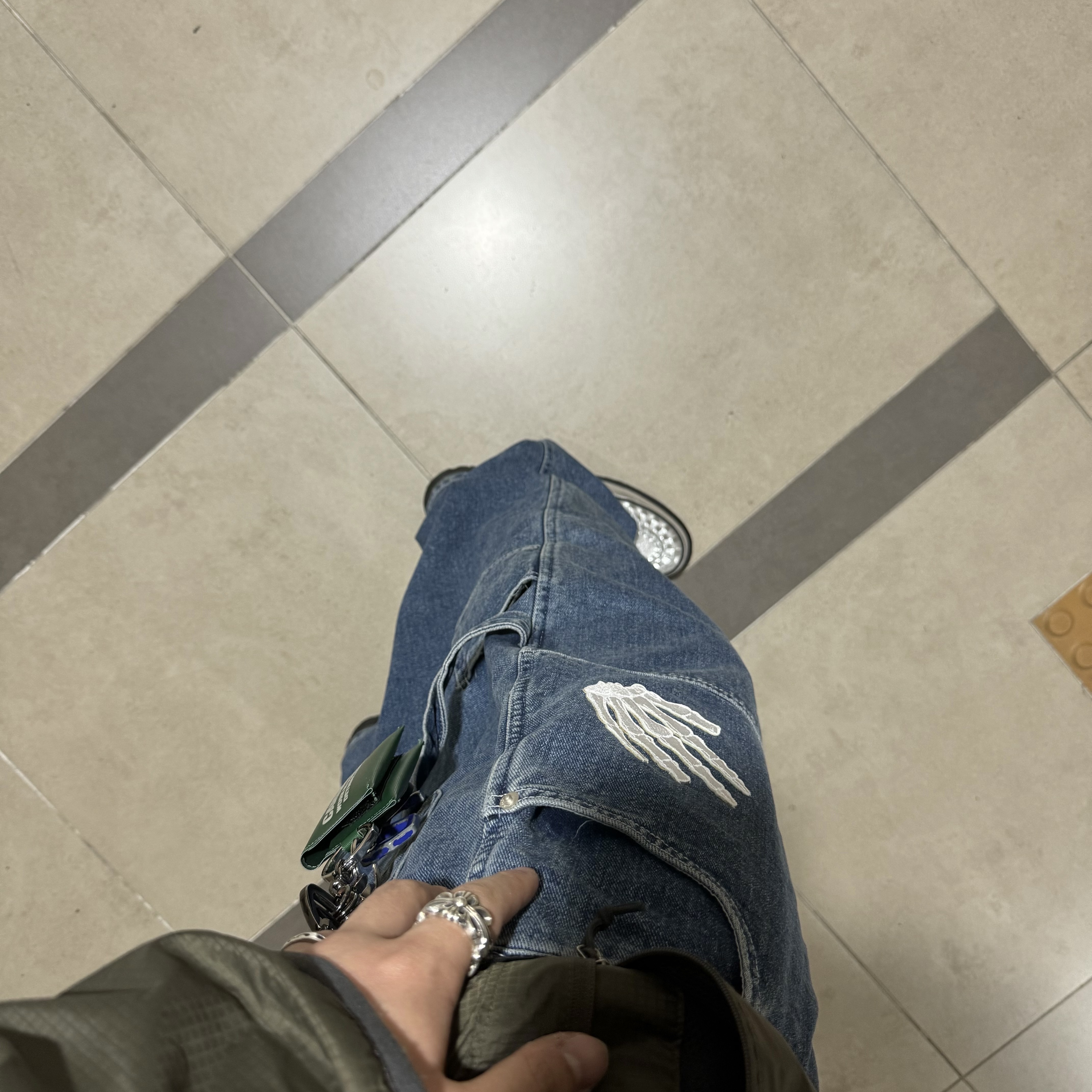 Dr. Martens x Supreme Ramsey Creeper Silver, The North Face White Label Olema Jacket Navy 착용 스타일 - 4
