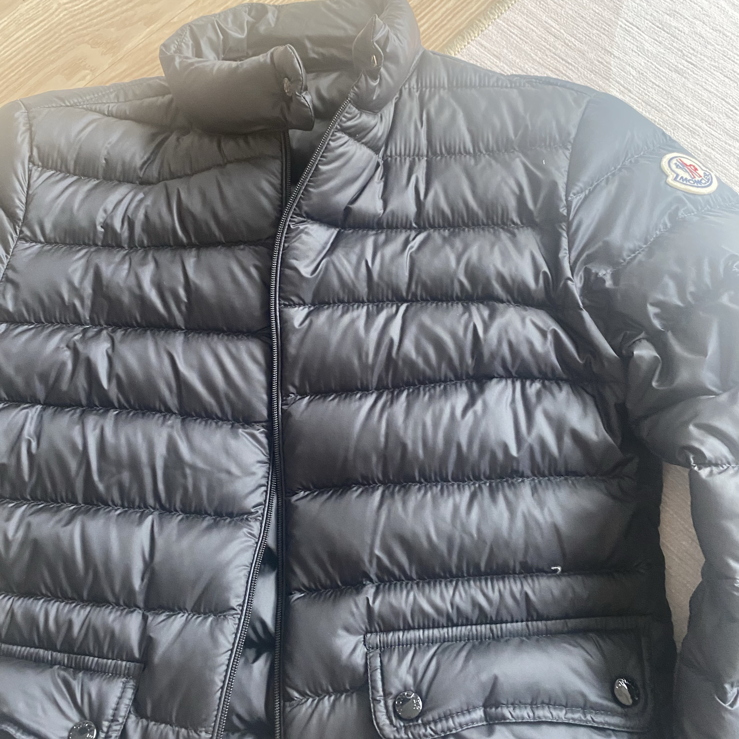 (W) Moncler Lans Short Down Jacket Black - 24SS 착용 스타일