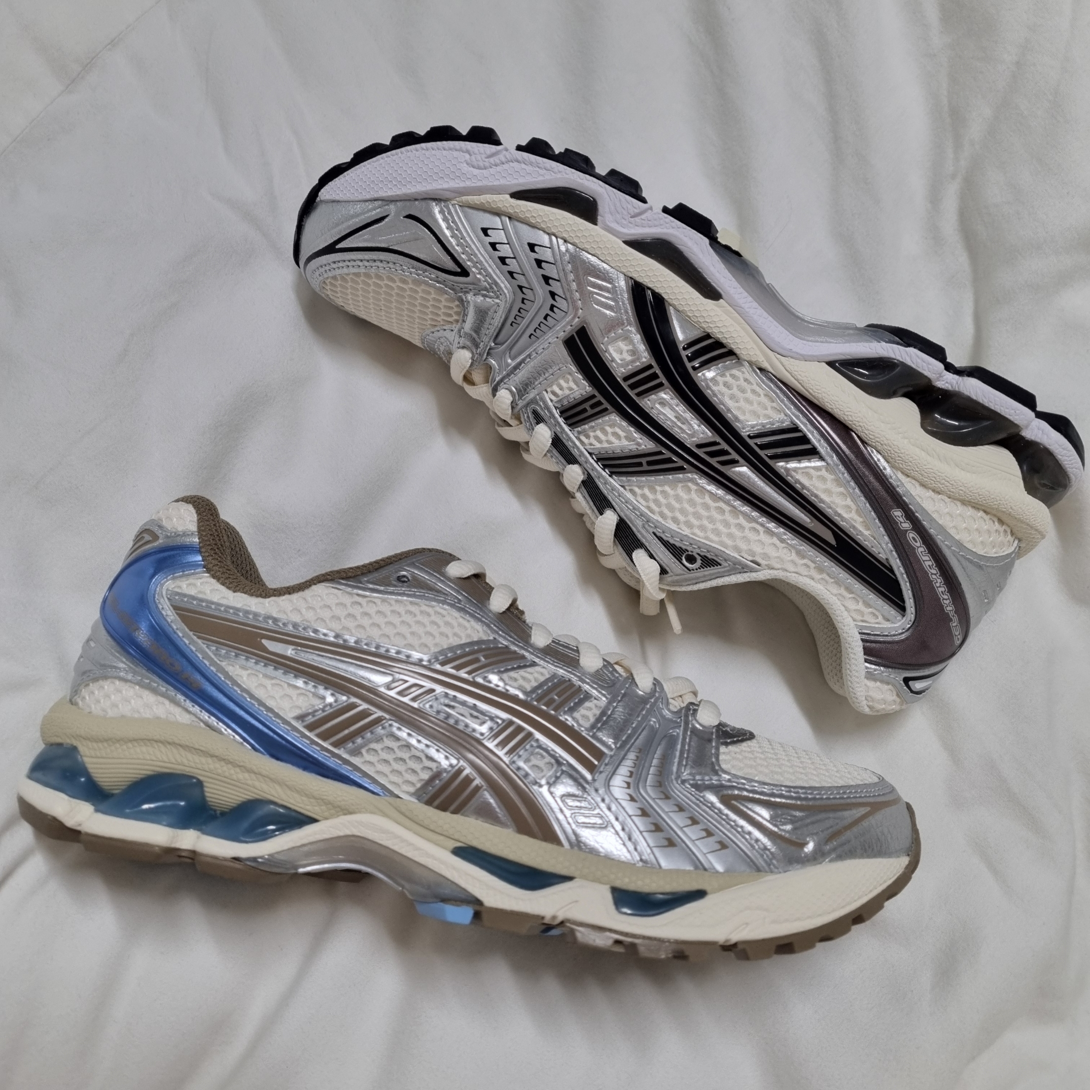 (W) Asics Gel-Kayano 14 Cream Pepper, Asics Gel-Kayano 14 Cream Black 착용 스타일