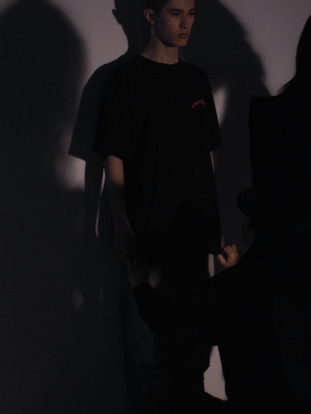 Thevinylhouse Tornado T-Shirt Black 착용 스타일