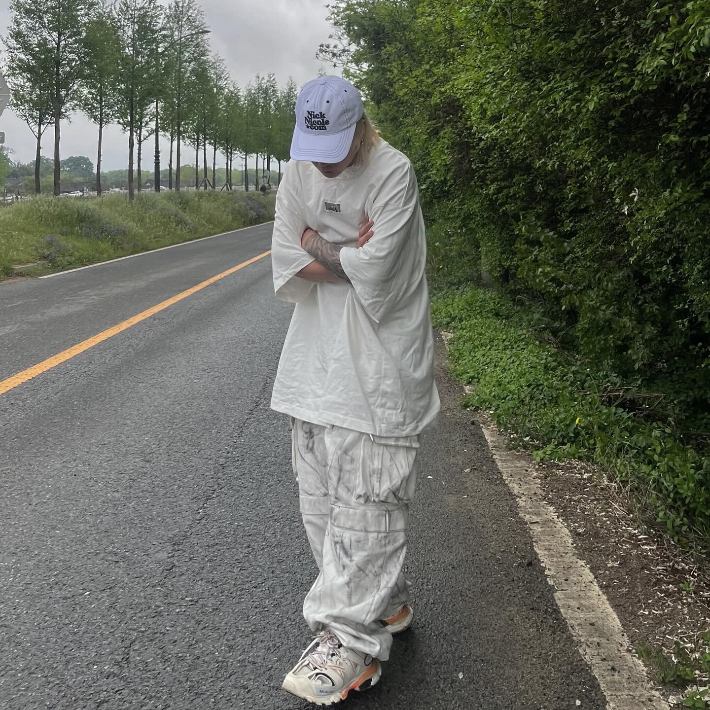 Balenciaga Track Sneakers White Orange 2019 착용 스타일 - 1