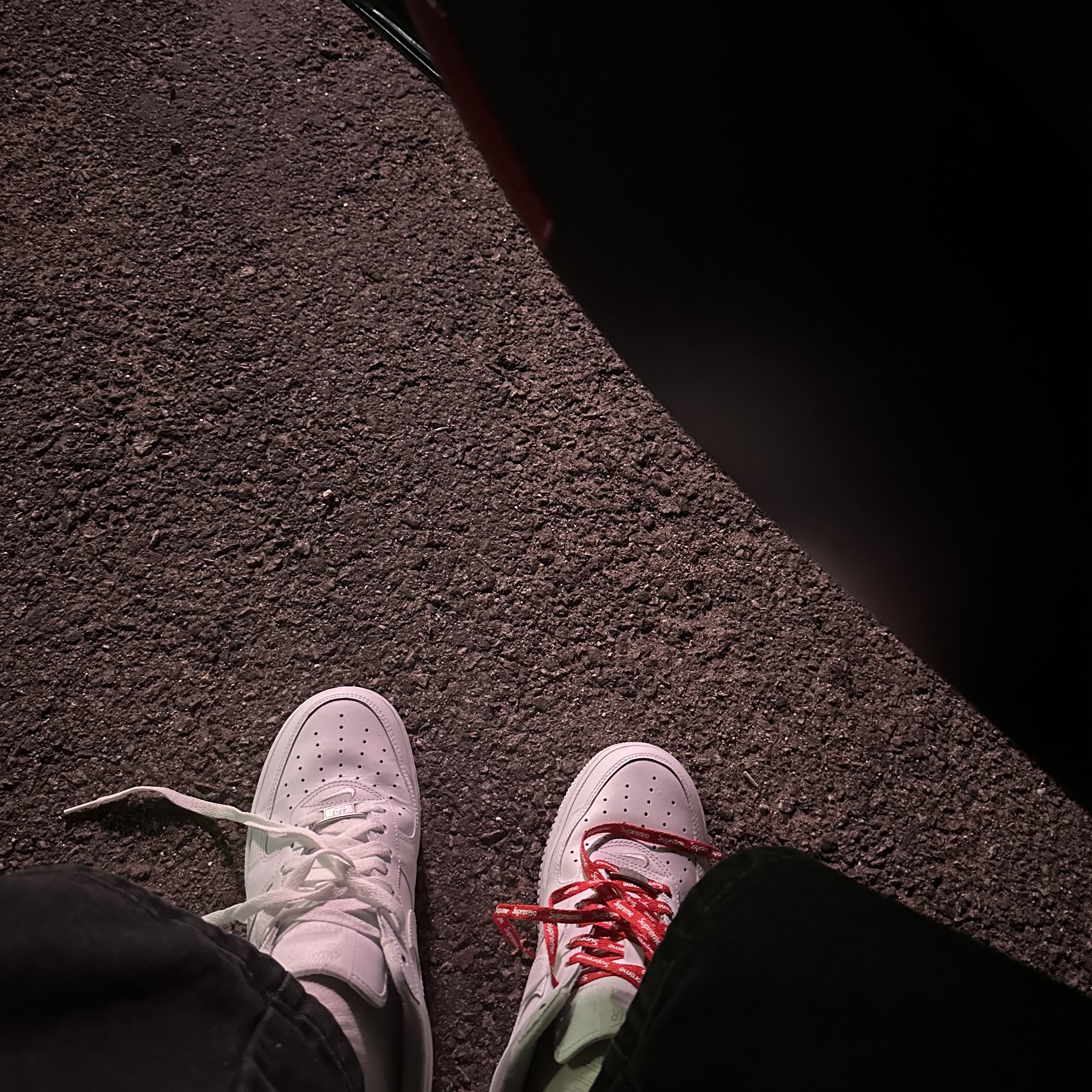 Nike x Supreme Air Force 1 Low White 착용 스타일