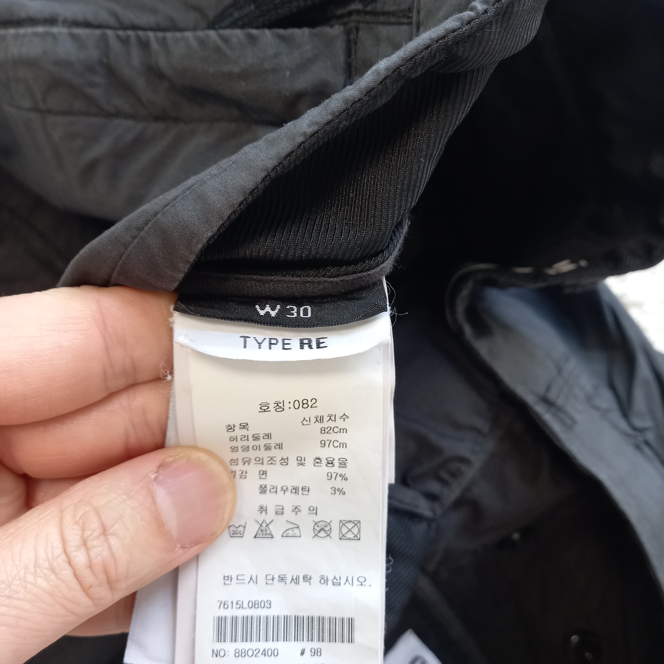 Stone Island L0803 Stretch Cotton Tela Paracadute Garment Dyed Cargo Bermuda Shorts Black - 22SS 착용 스타일 - 4