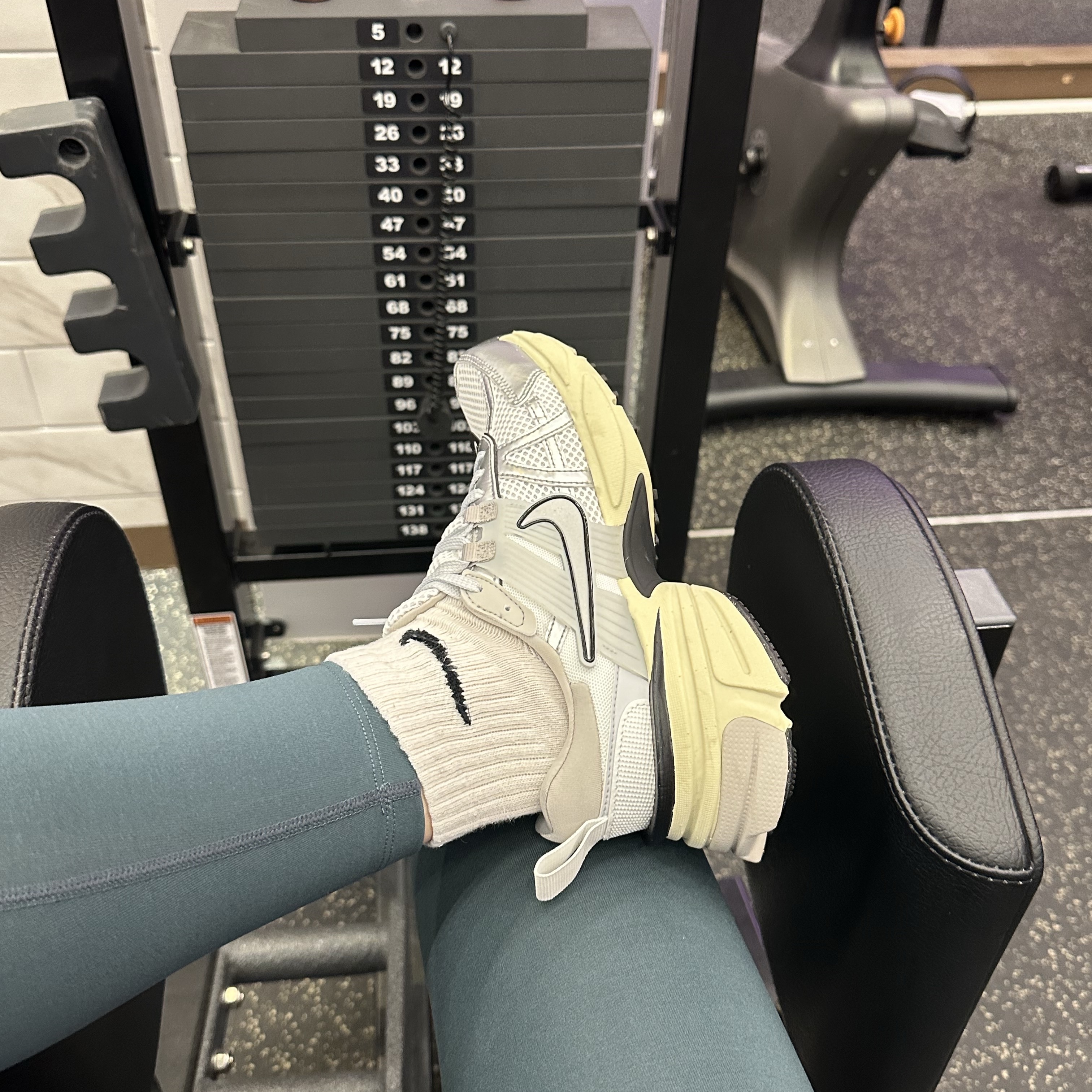 Nike V2K Run Summit White Metallic Silver 착용 스타일