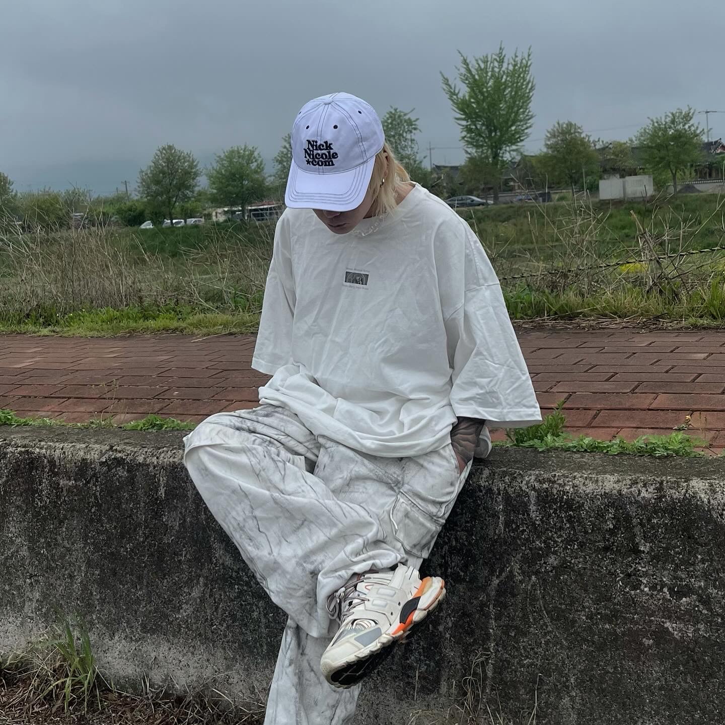 Balenciaga Track Sneakers White Orange 2019 착용 스타일 - 2