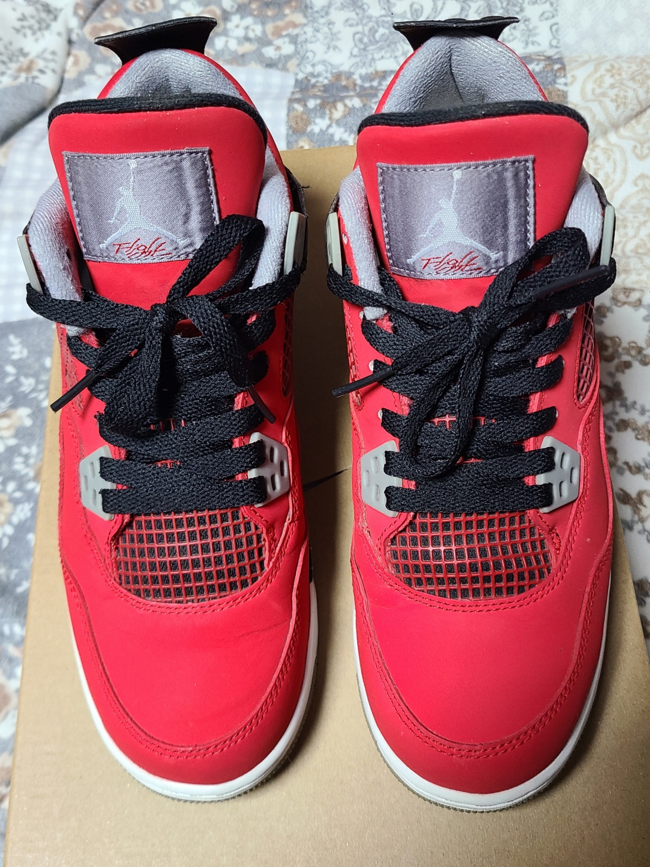 Jordan 4 Retro Toro Bravo, (GS) Jordan 4 Retro Toro Bravo 착용 스타일 - 1