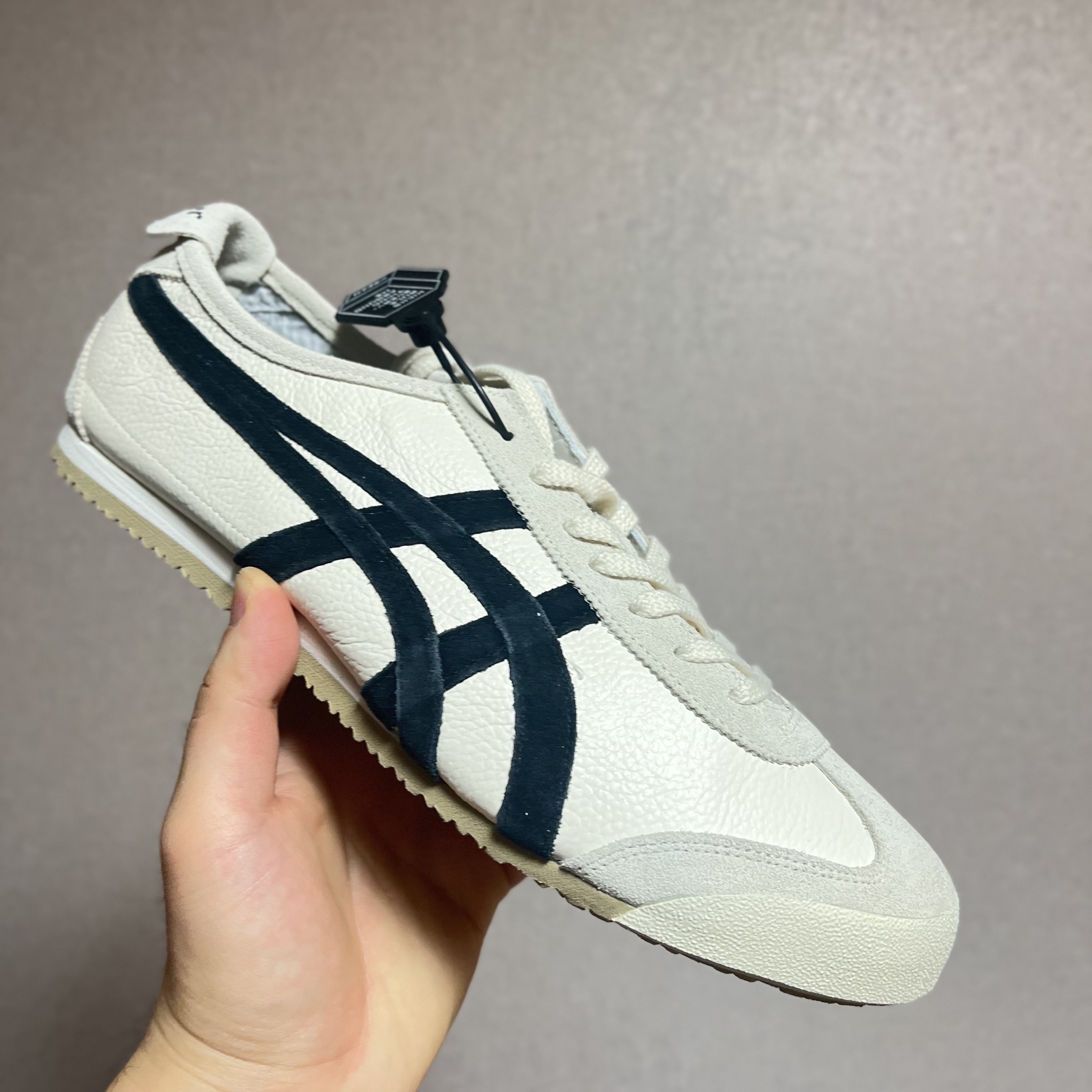 Onitsuka Tiger Mexico 66 Vintage White Black 착용 스타일