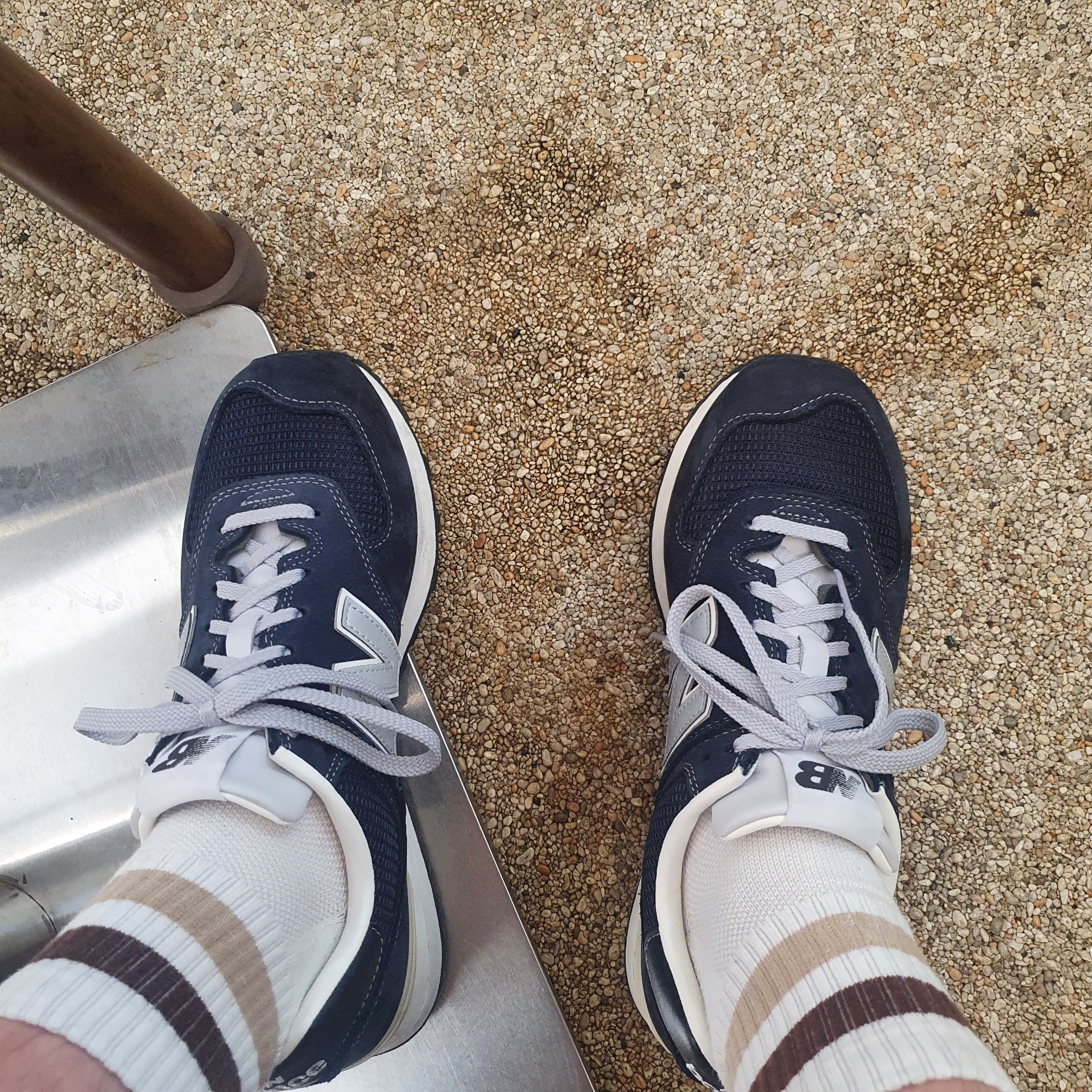 New Balance x Pottery 574 Premium Hard Navy 착용 스타일 - 2