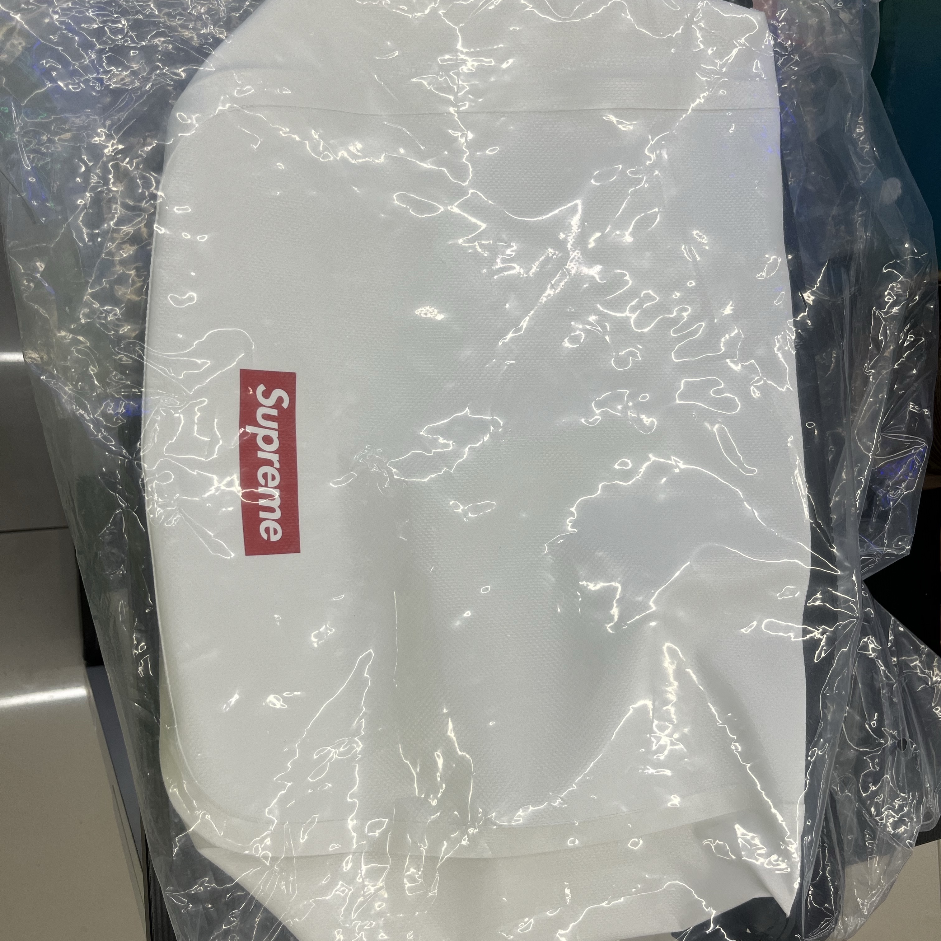 Supreme x Ortlieb Small Messenger Bag White - 24SS 착용 스타일