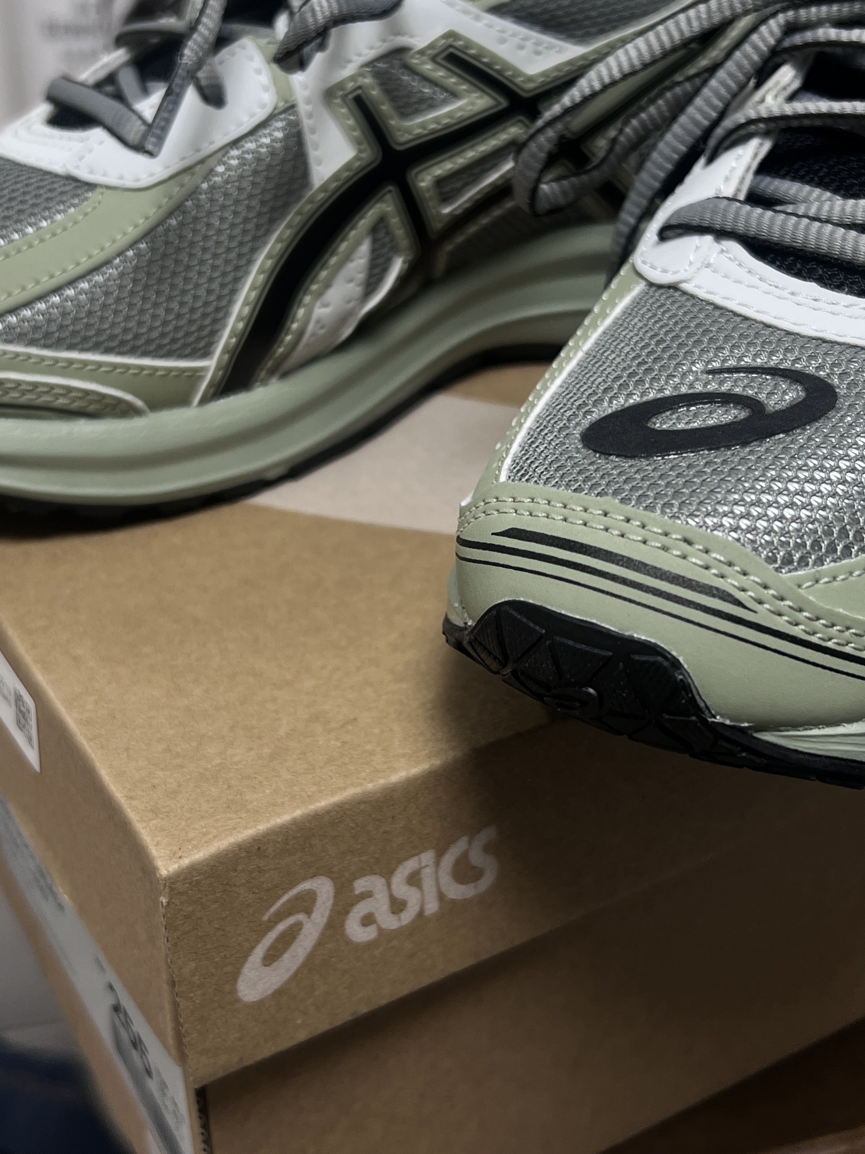Asics Jog 100 S Sheet Rock - 2E Wide 착용 스타일 - 3