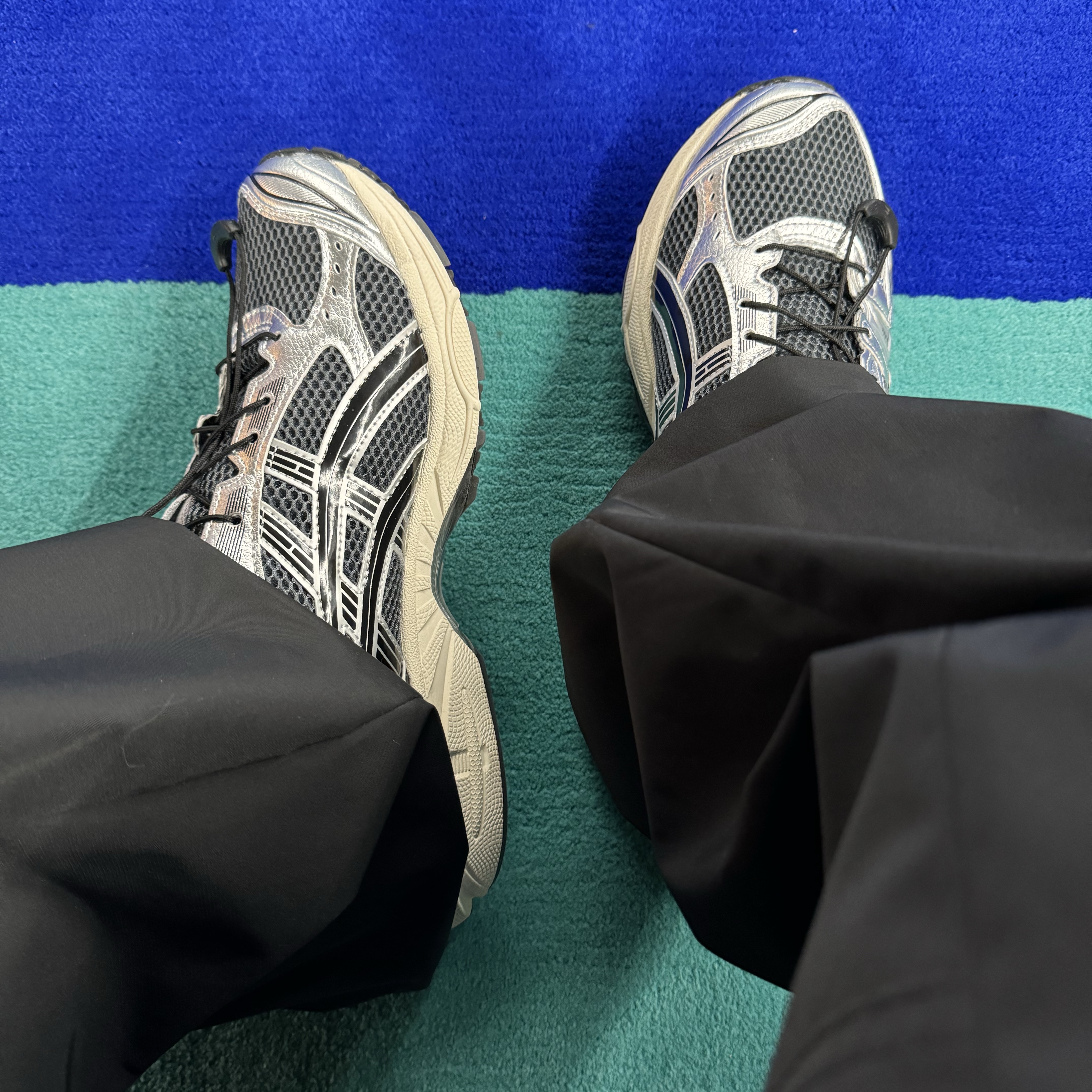 Asics Unlimited Gel-Kayano 14 Carrier Grey Black, Arc'teryx Beta LT Jacket Vitality 착용 스타일 - 2