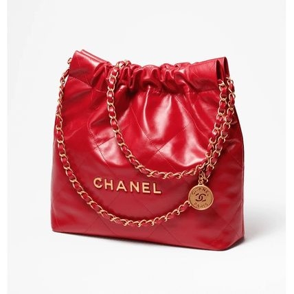 Chanel 22 Mini Handbag Shiny Calfskin & Gold Light Pink 착용 스타일