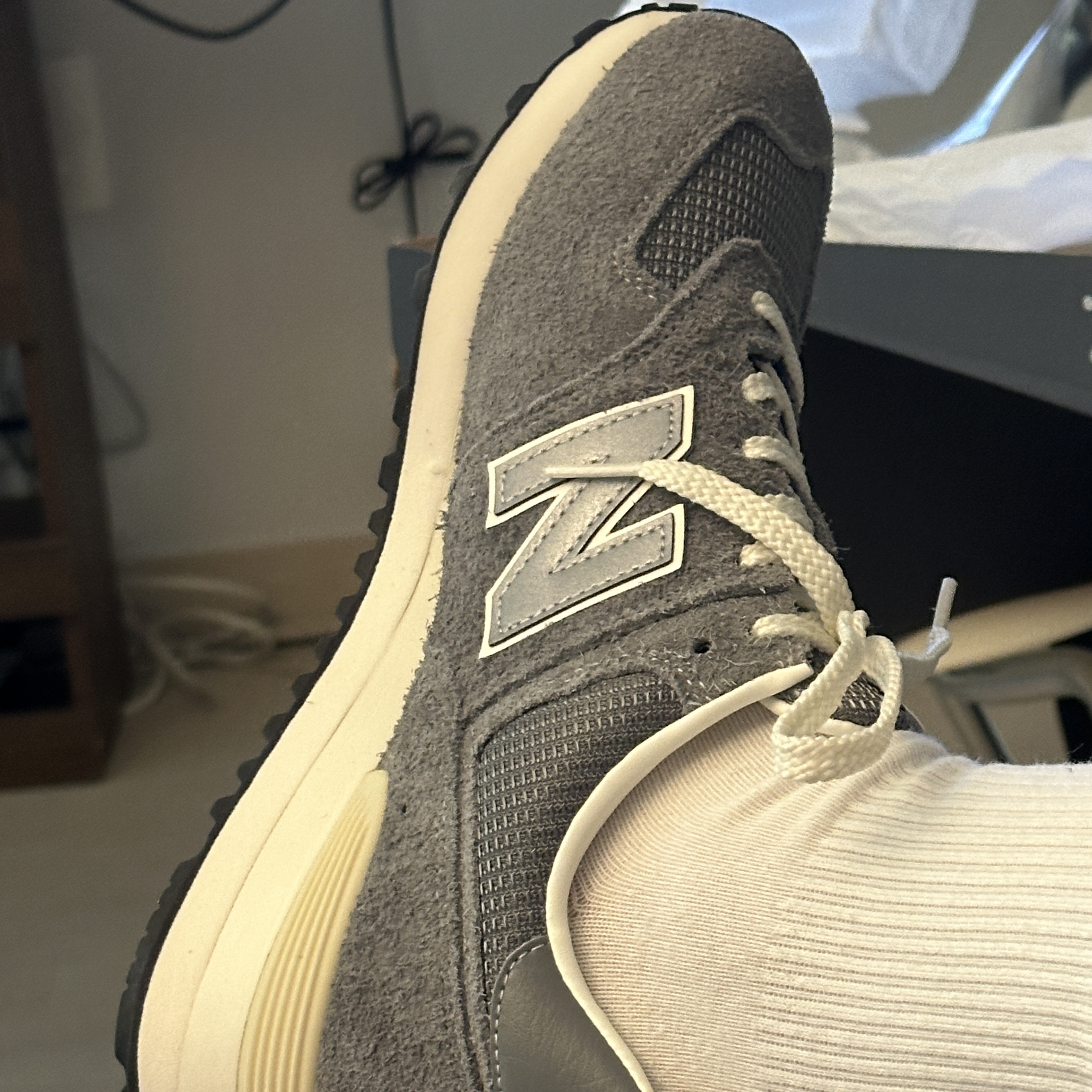 New Balance x Pottery 574 Premium Soft Grey 착용 스타일 - 2
