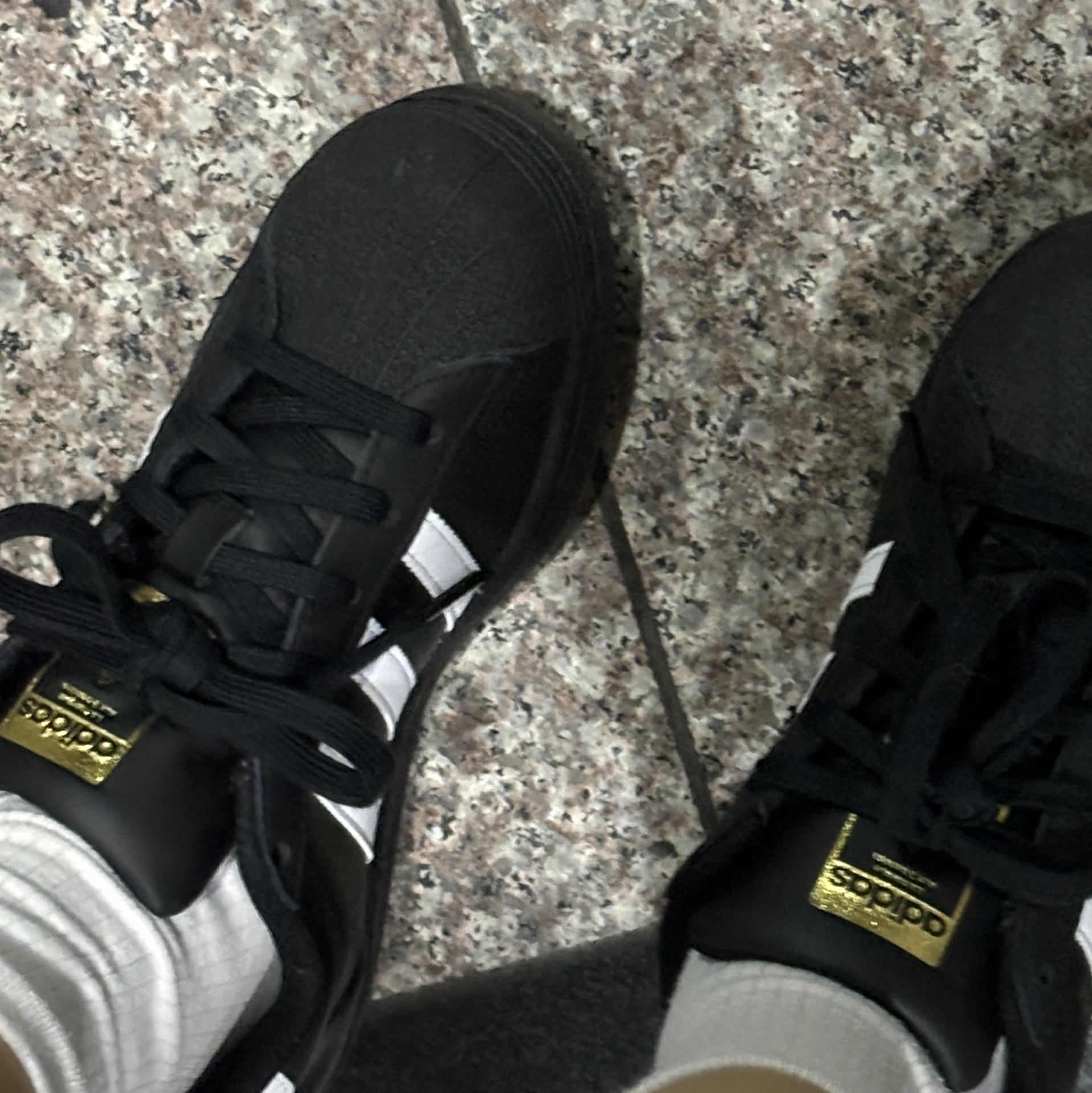 (J) Adidas Superstar Black White 착용 스타일 - 2