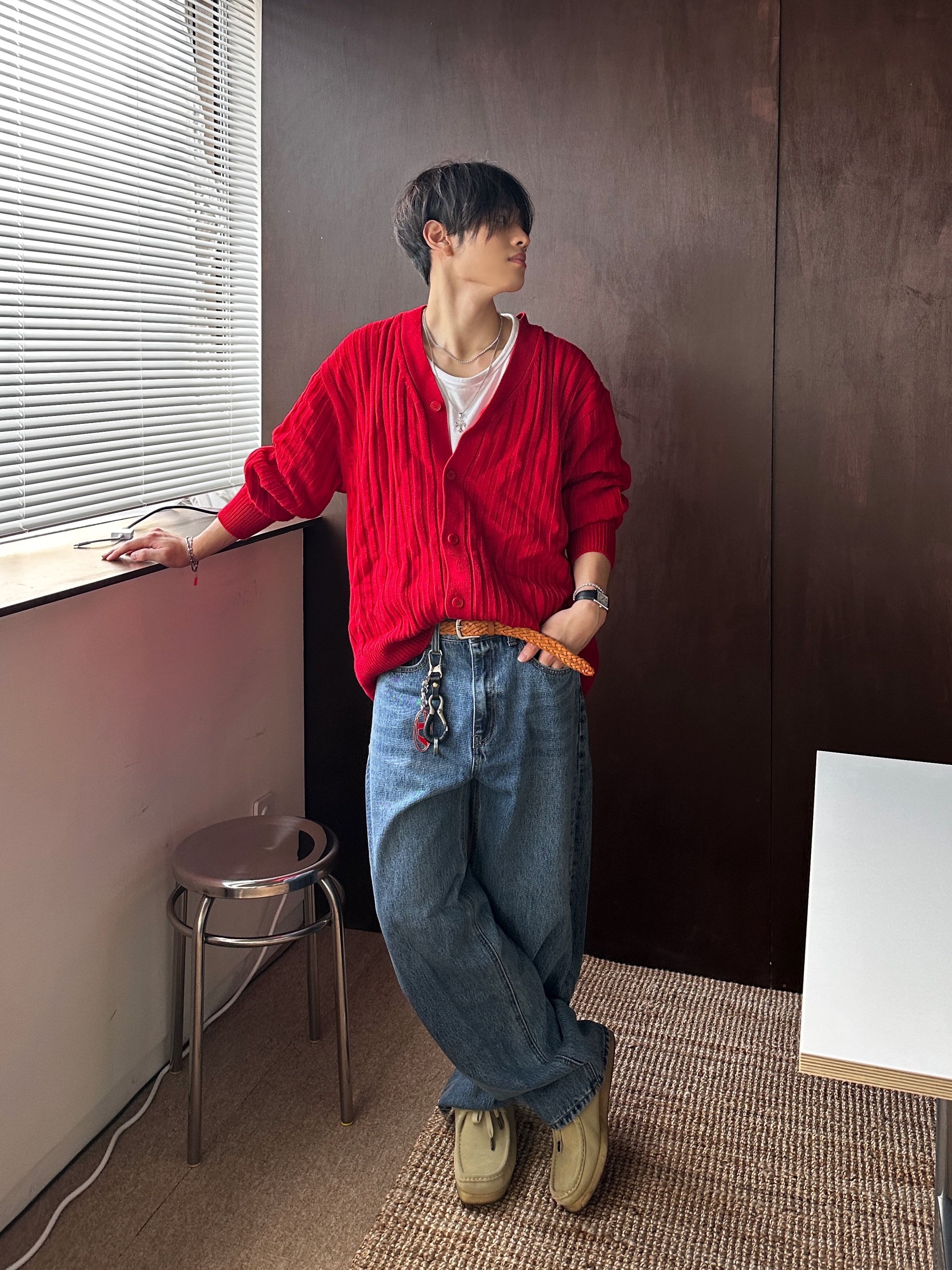 Clarks Wallabee Maple Suede, Diesel Holy B Logo Keyring Red 착용 스타일 - 3