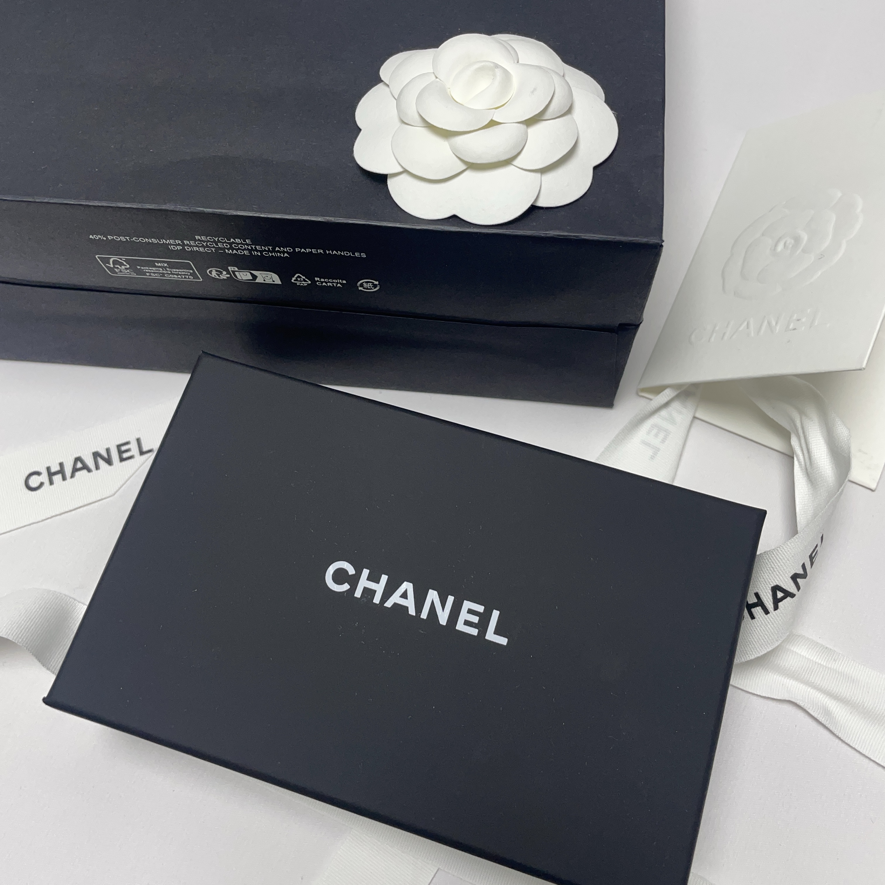 Chanel Classic Card Holder Grained Calfskin & Silver Black 착용 스타일 - 2