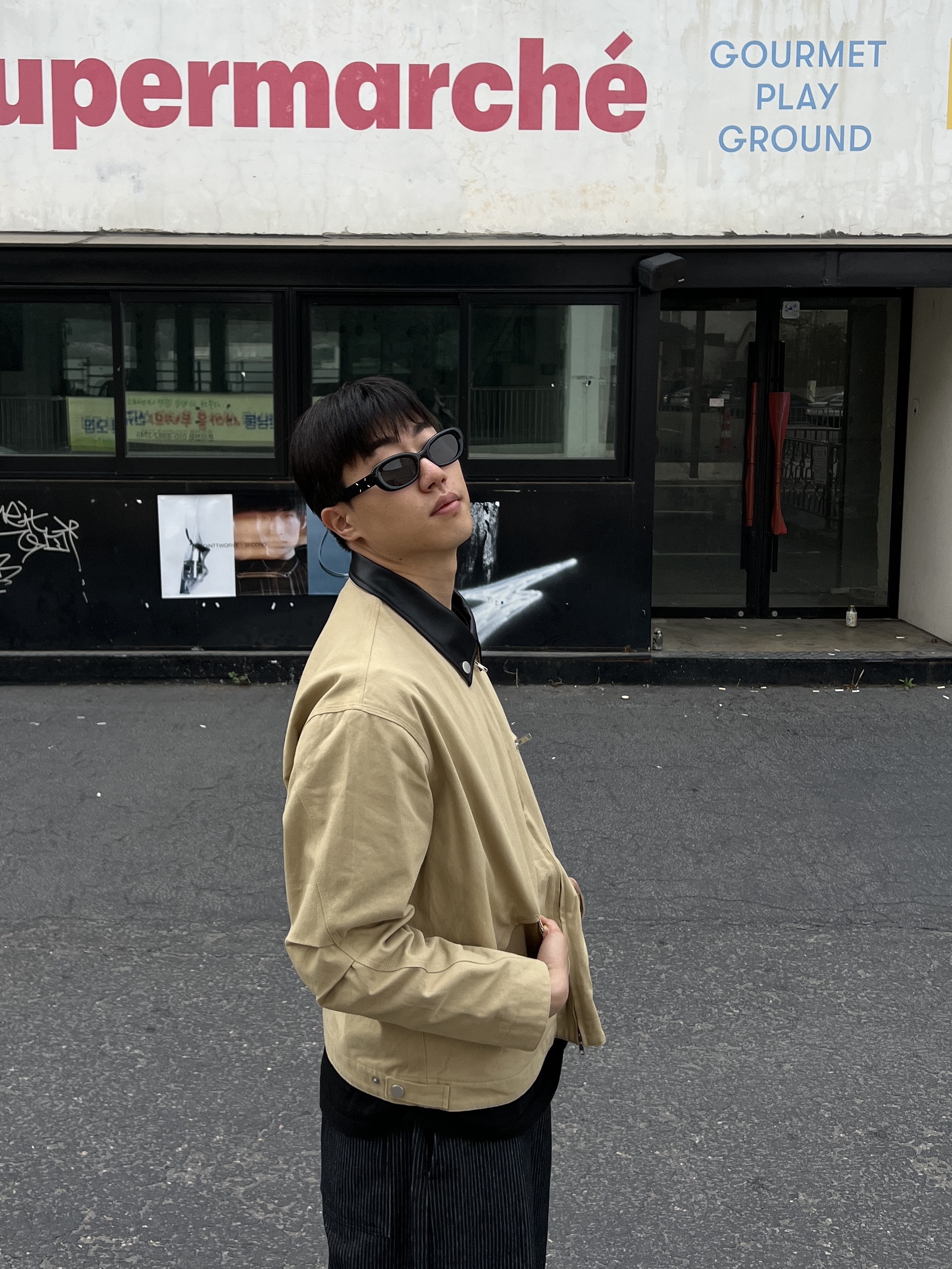 Gentle Monster x Maison Margiela MM004 Black Black 착용 스타일 - 3