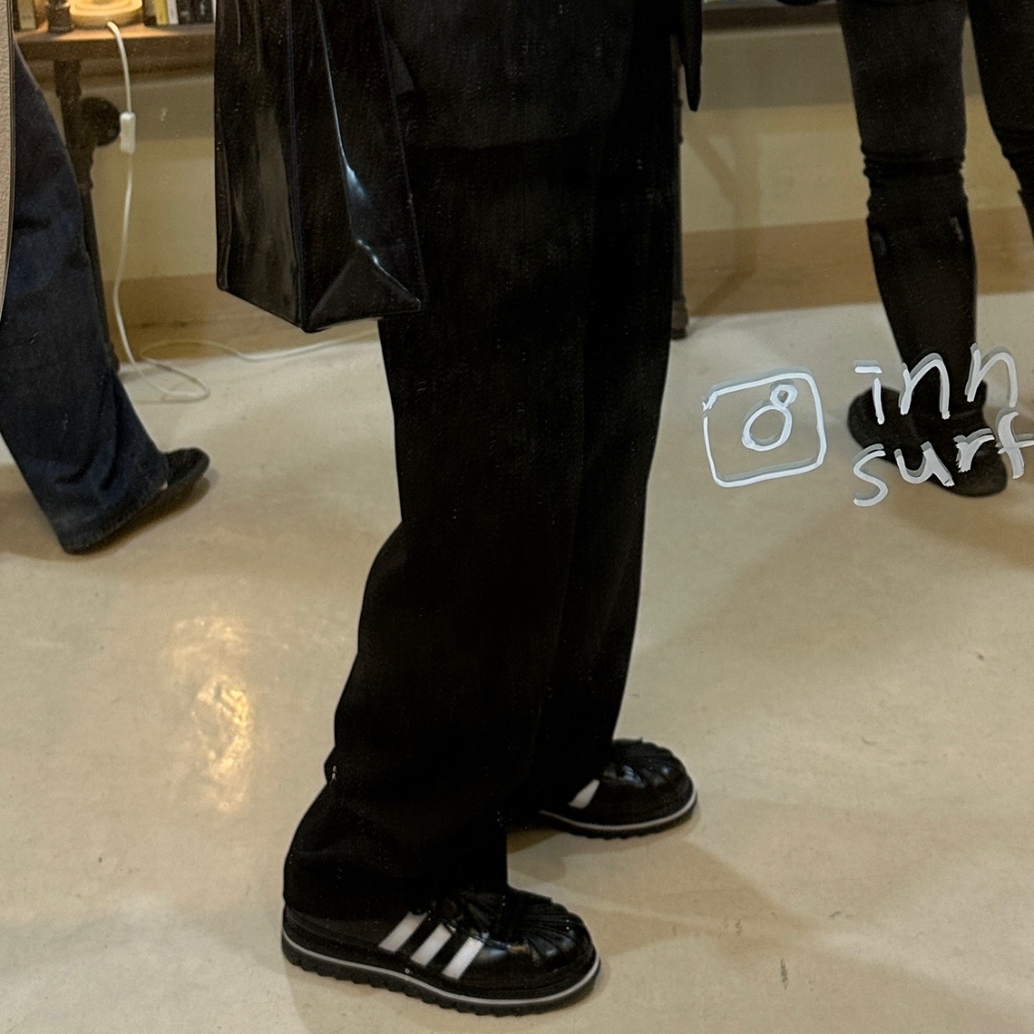 Adidas x Clot Superstar Core Black Cloud White 착용 스타일