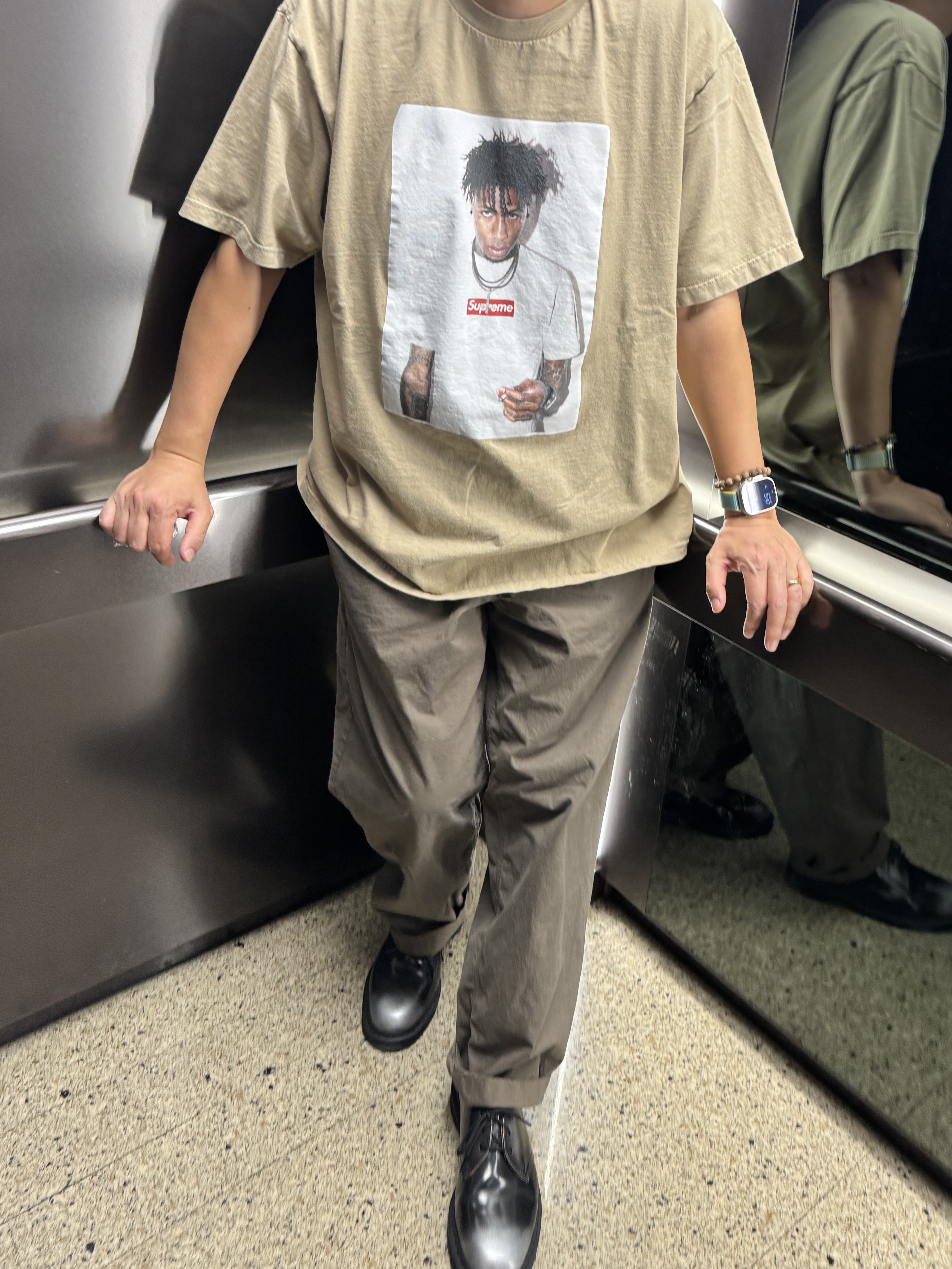 Dr. Martens x Supreme 1461 Gray Silver, Supreme NBA Youngboy T-Shirt Khaki - 23FW 착용 스타일