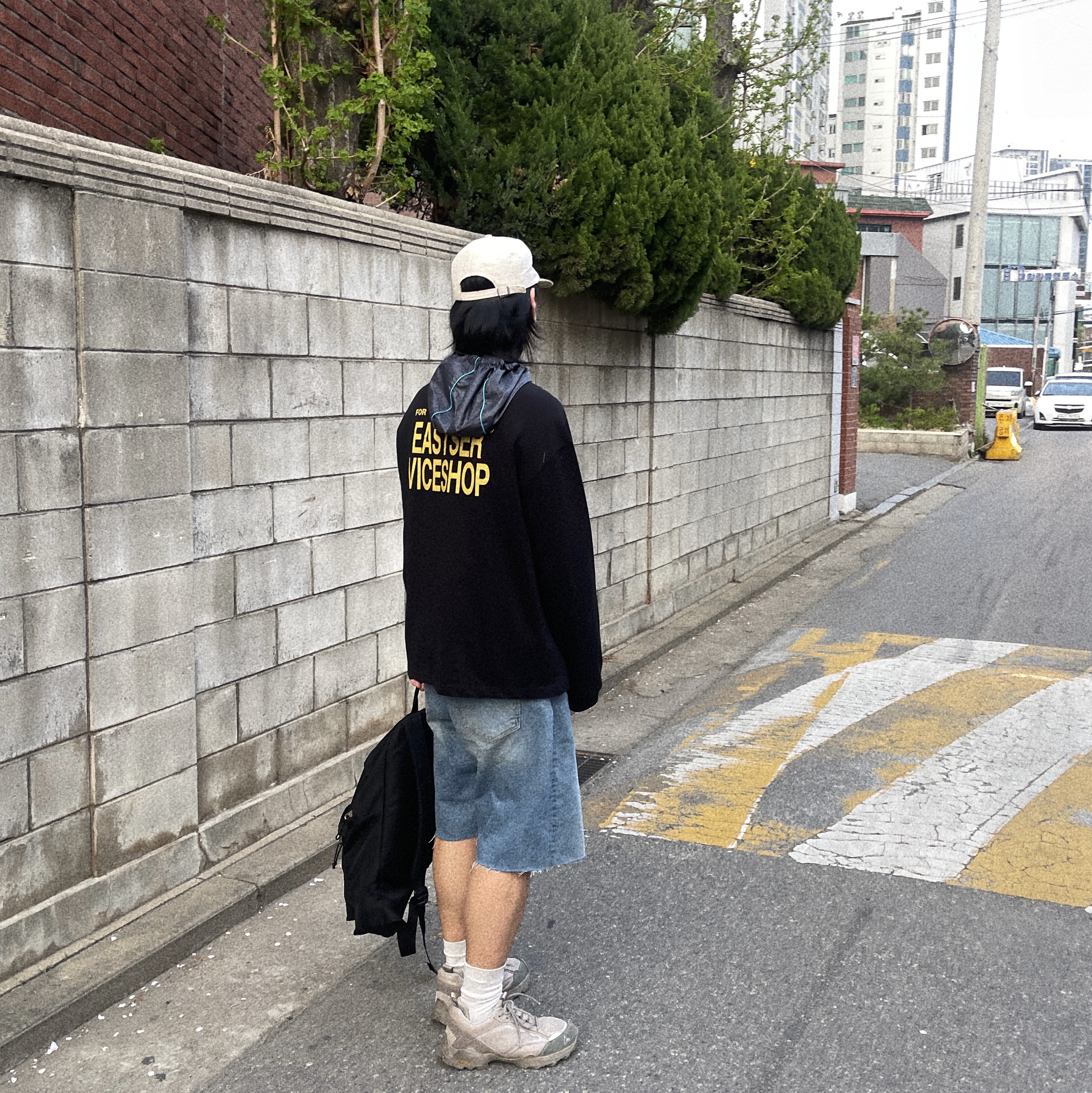 Roa Hiking Lhakpa Mesh Khaki 착용 스타일