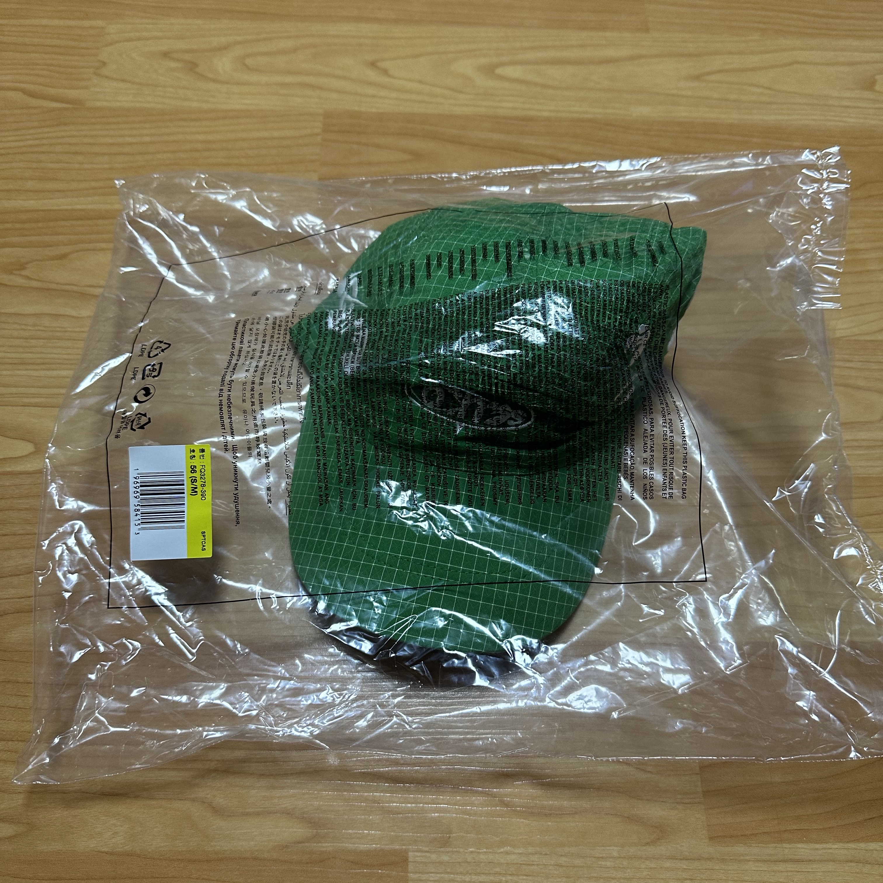 Nike x Off-White Fly Cap Kelly Green 착용 스타일
