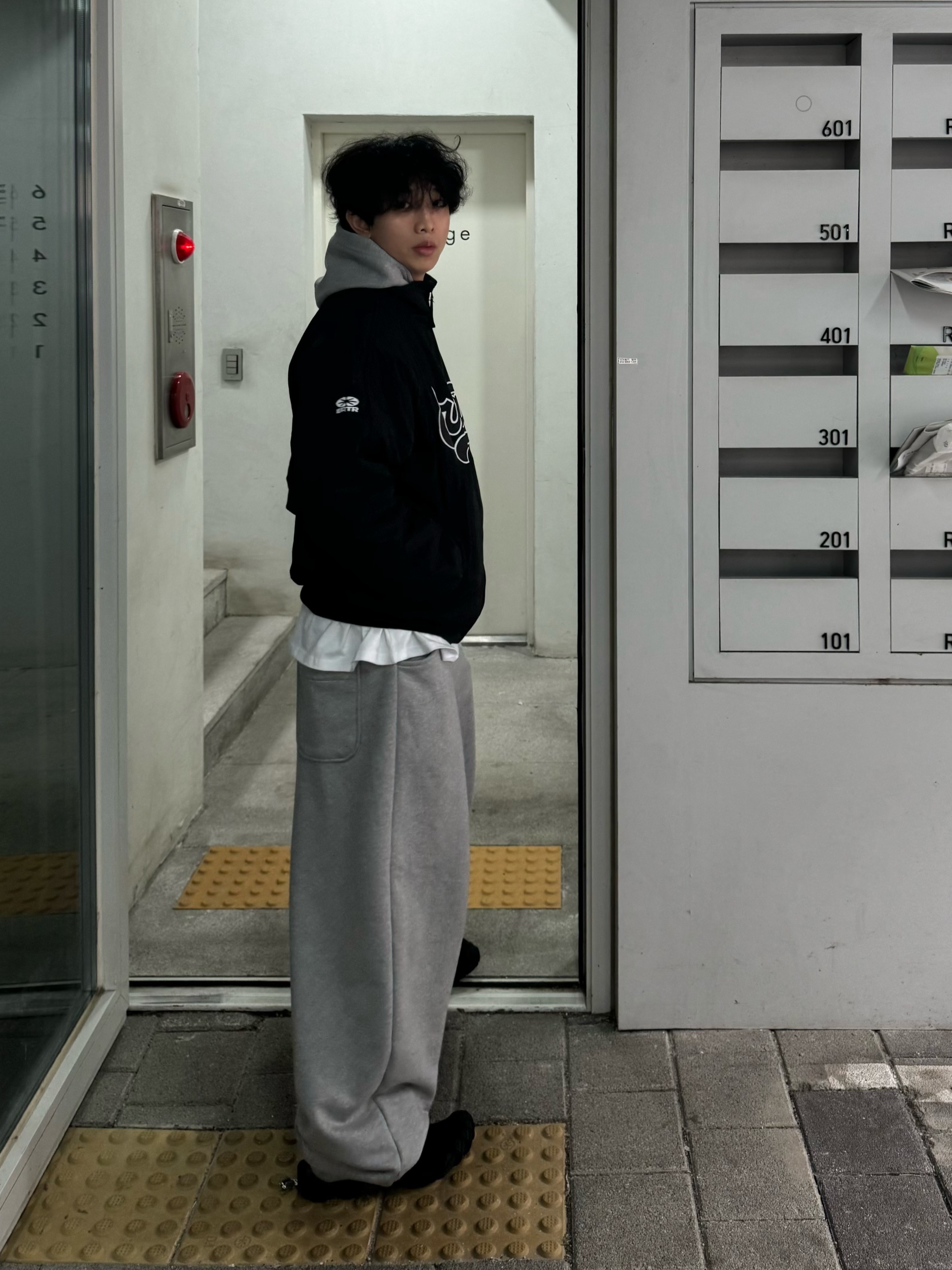 MJD Everyday Heavy Sweat Baggy Pants Melange Grey, Balenciaga Toe Lace-Up Vibram Sneakers Black 착용 스타일 - 1