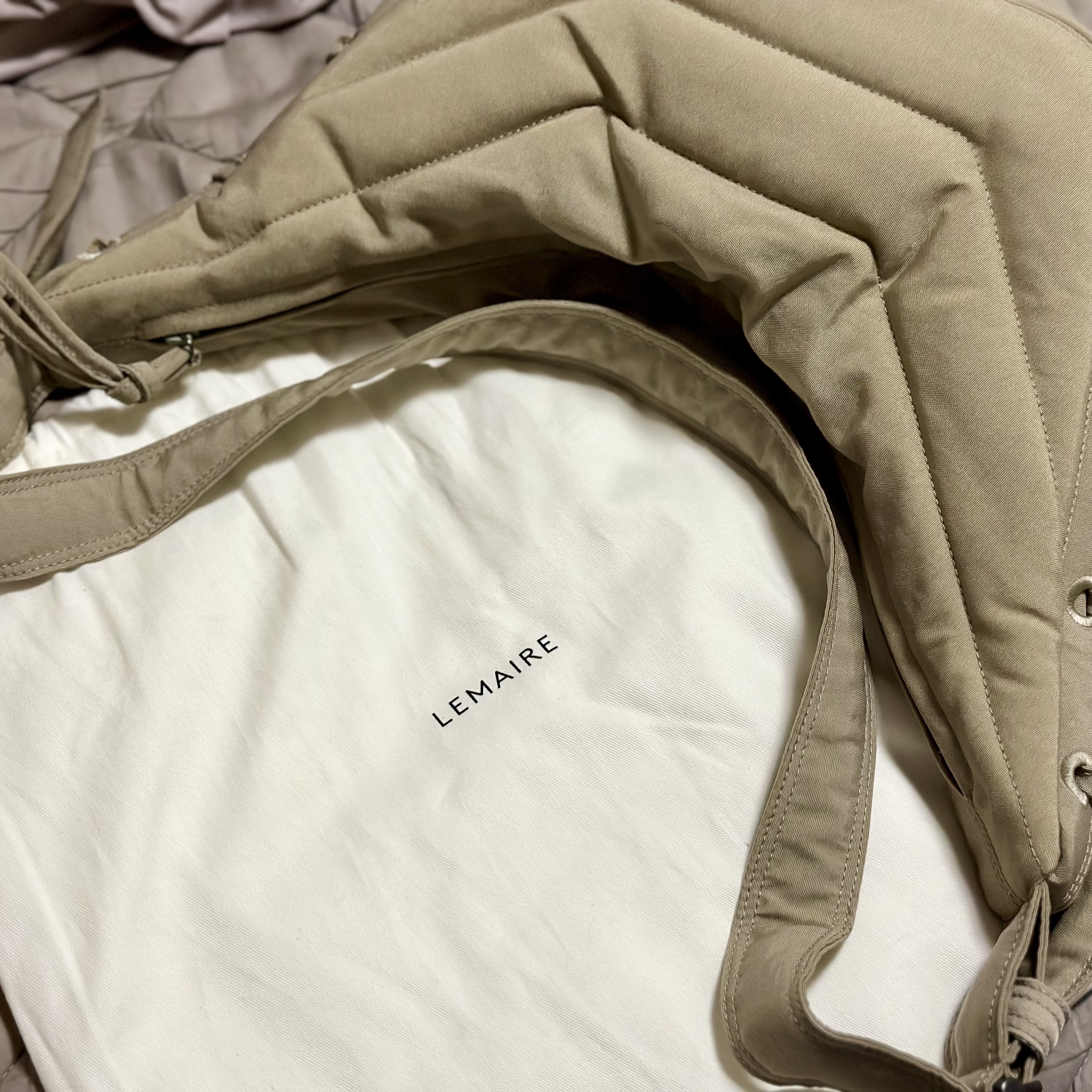 Lemaire Small Soft Game Bag Nylon Canvas Clay 착용 스타일
