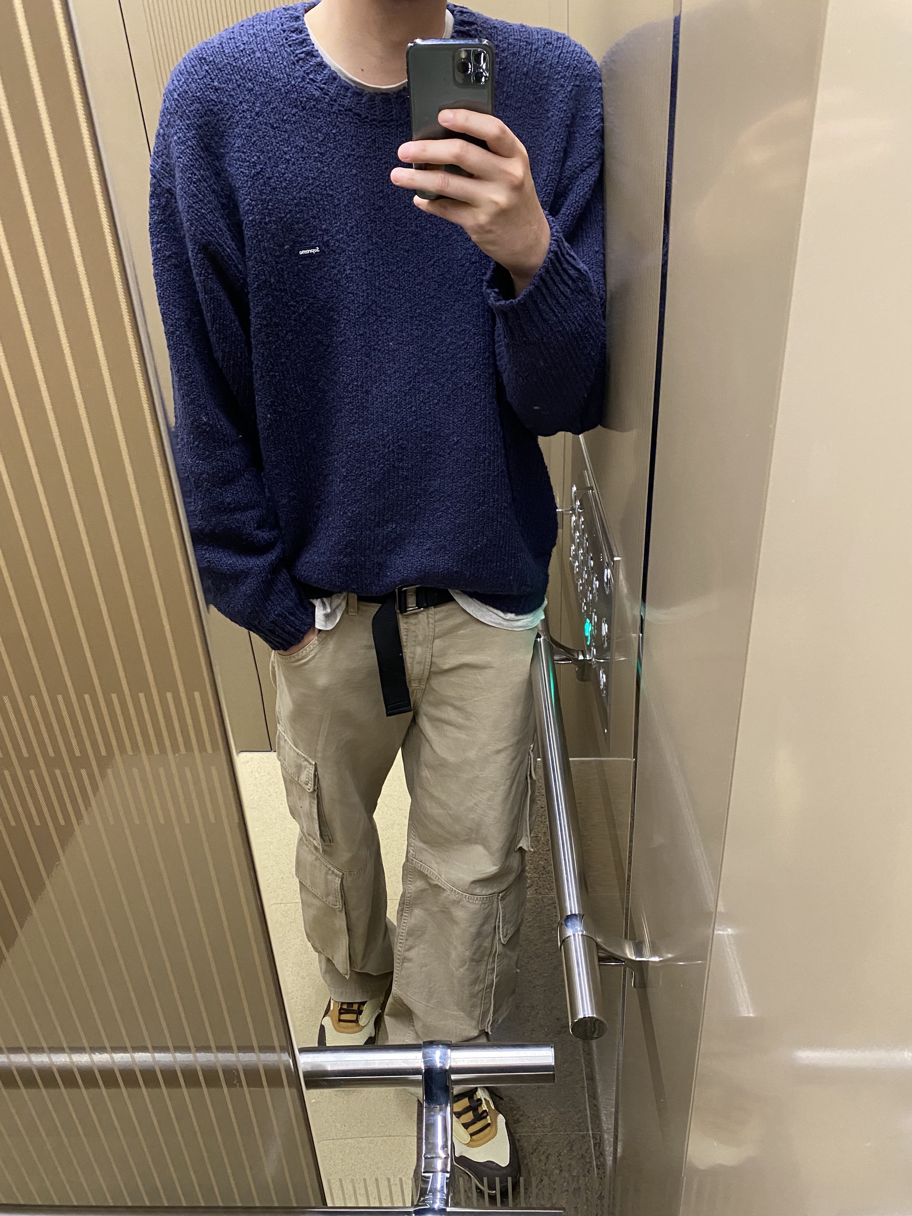 Supreme Boucle Small Box Sweater Navy - 24SS, Nike x Travis Scott Air Max 1 Cact.us Brown 착용 스타일