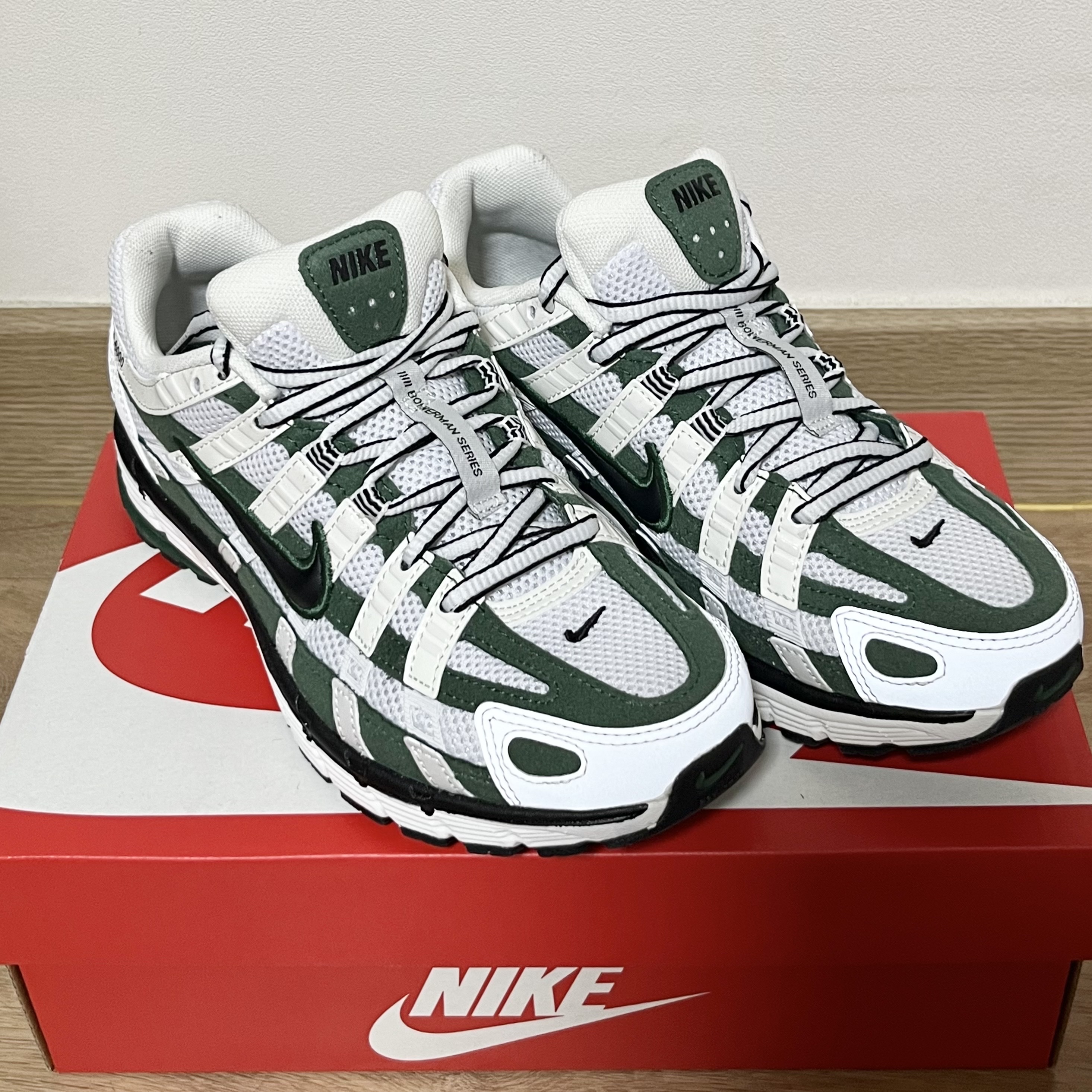 (W) Nike P-6000 Summit White Fir 착용 스타일 - 4