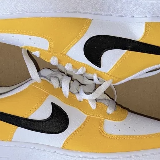 (GS) Nike Air Force 1 Low University Gold Black 착용 스타일