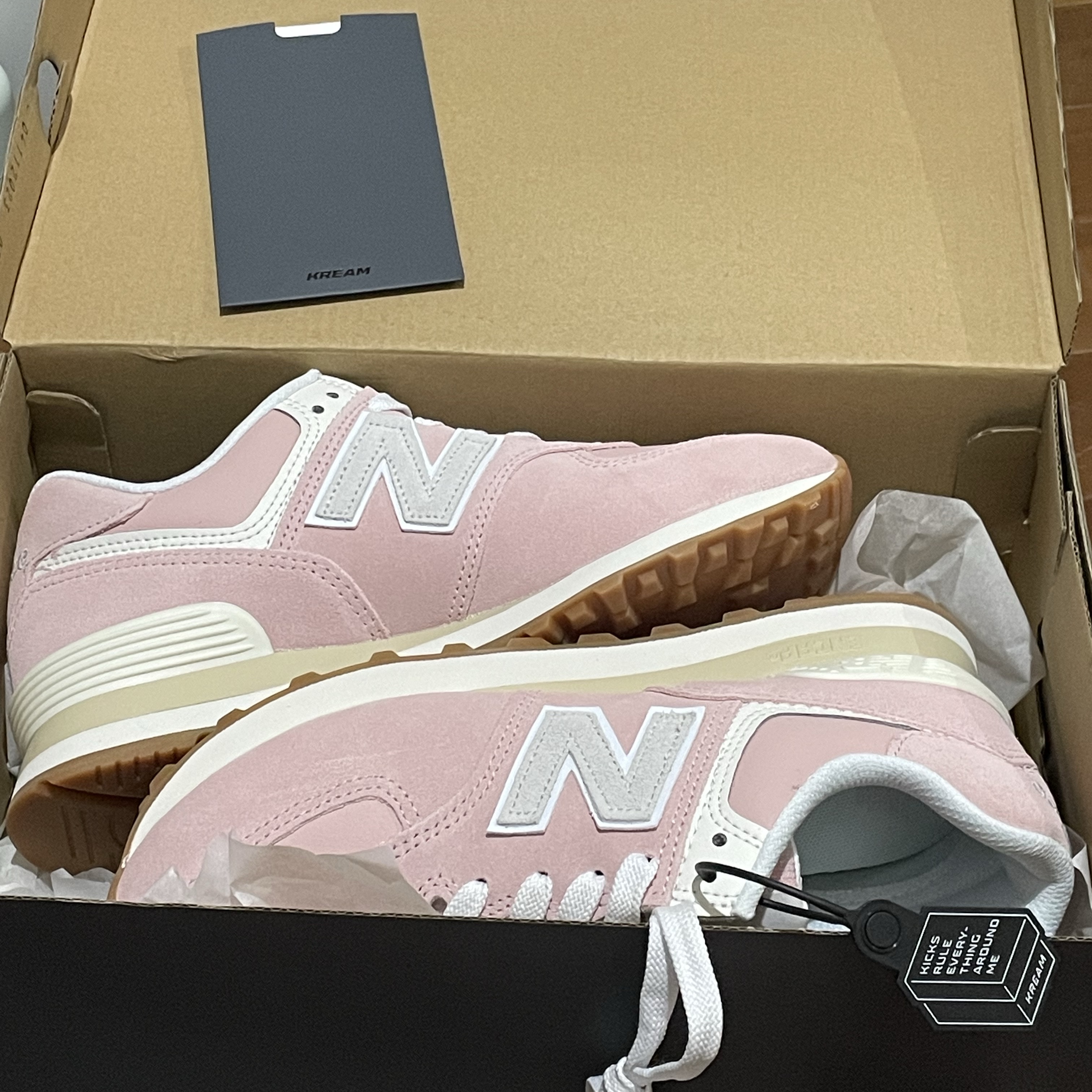 (W) New Balance 574 Light Pink Angora 착용 스타일