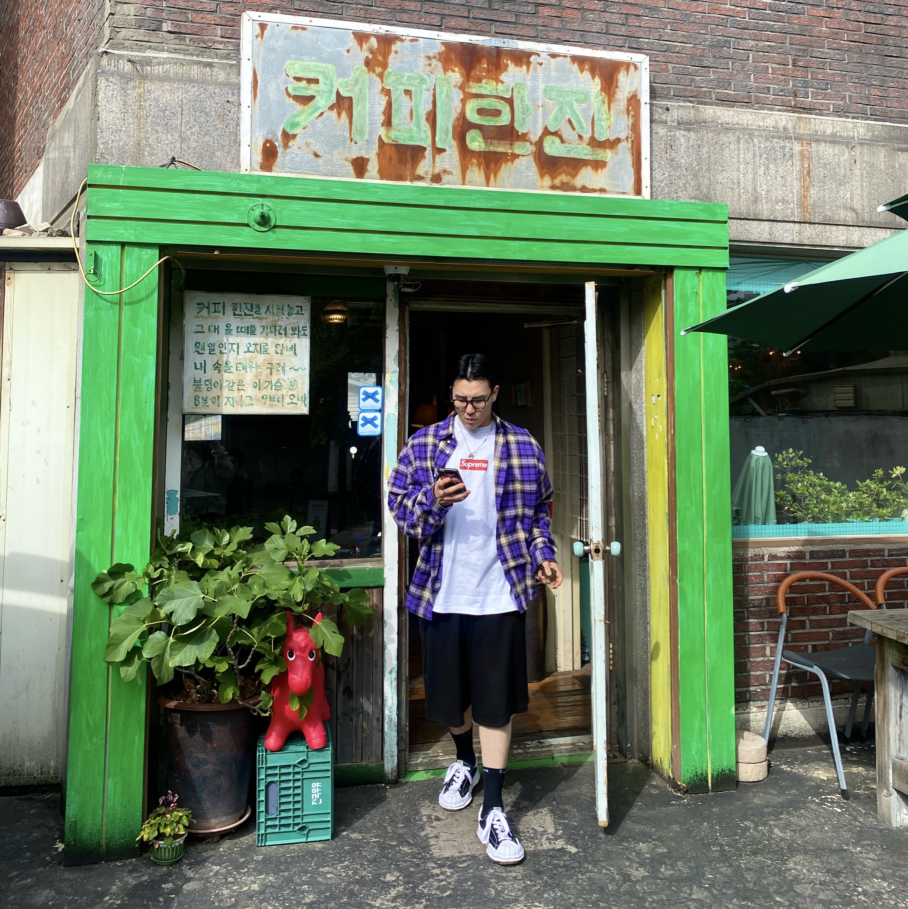 Supreme x MM6 Maison Margiela Box Logo T-Shirt White - 24SS, Maison Mihara Yasuhiro Blakey OG Sole Canvas Low-top Sneakers Black White 착용 스타일