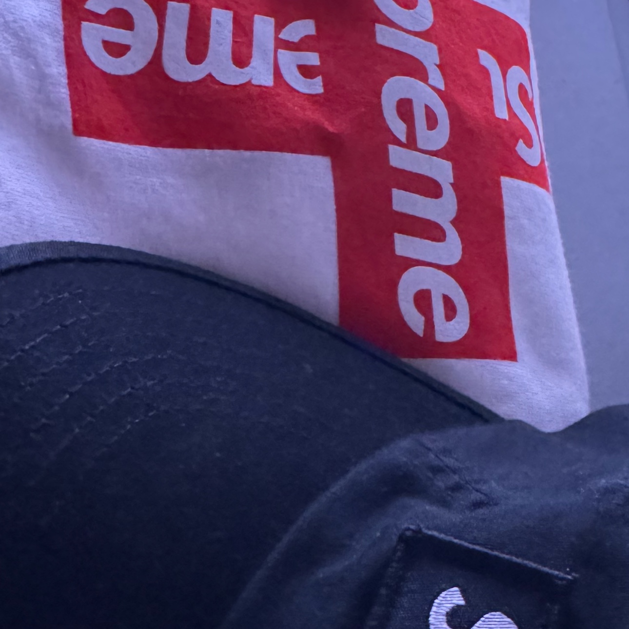 Supreme Military Camp Cap Black - 21FW, Supreme Cross Box Logo T-Shirt White - 20FW 착용 스타일