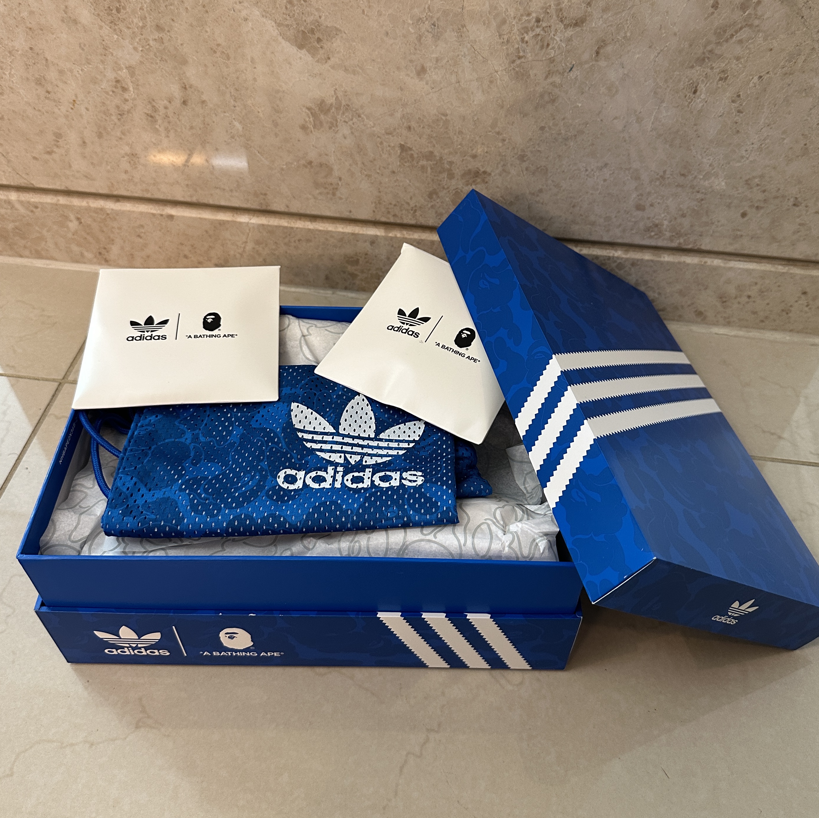 Adidas X BAPE Lawsuit Sand Cloud White 착용 스타일 - 2